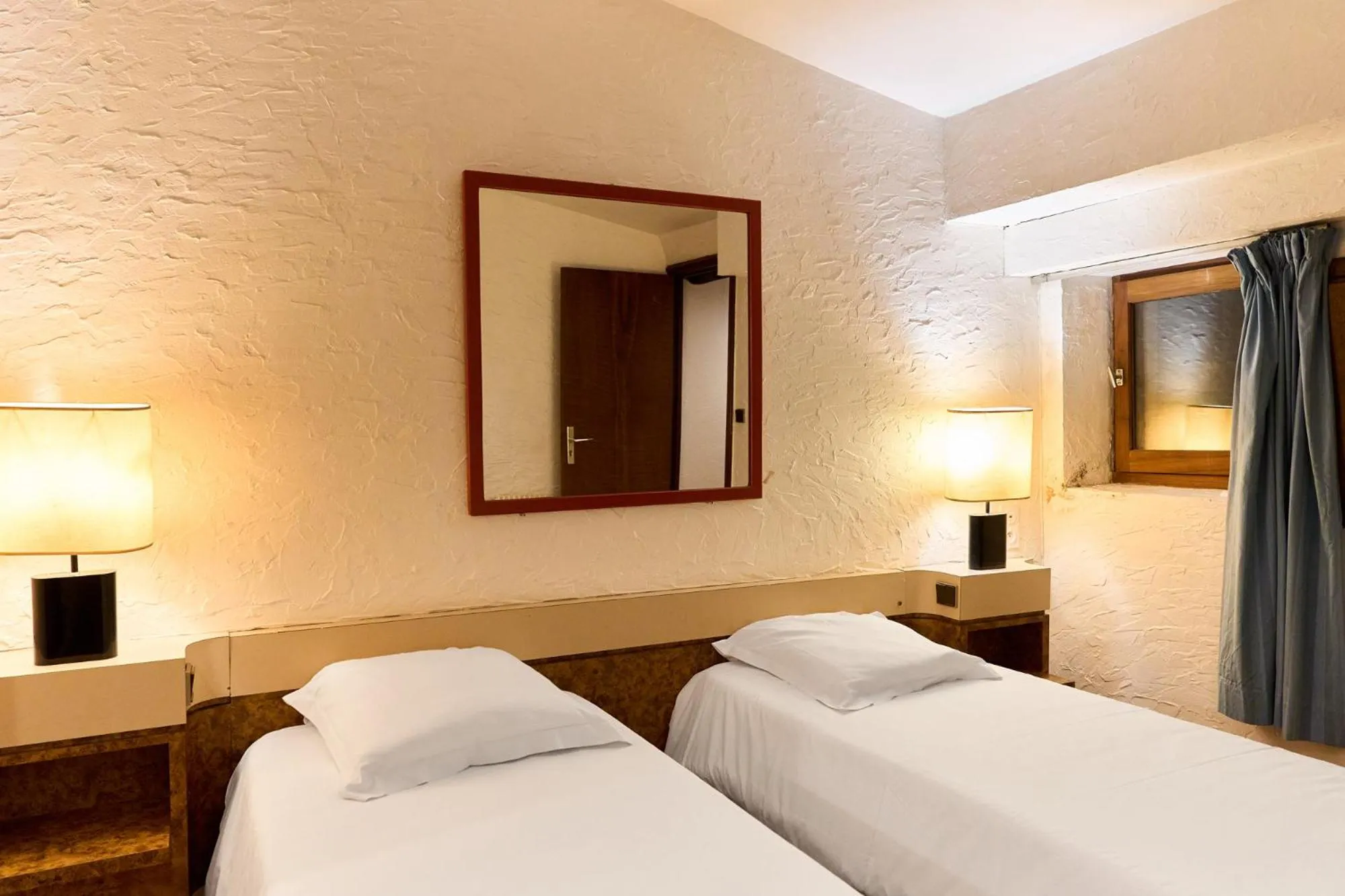 Bedroom, Bed in Aux Prisons de Montagny