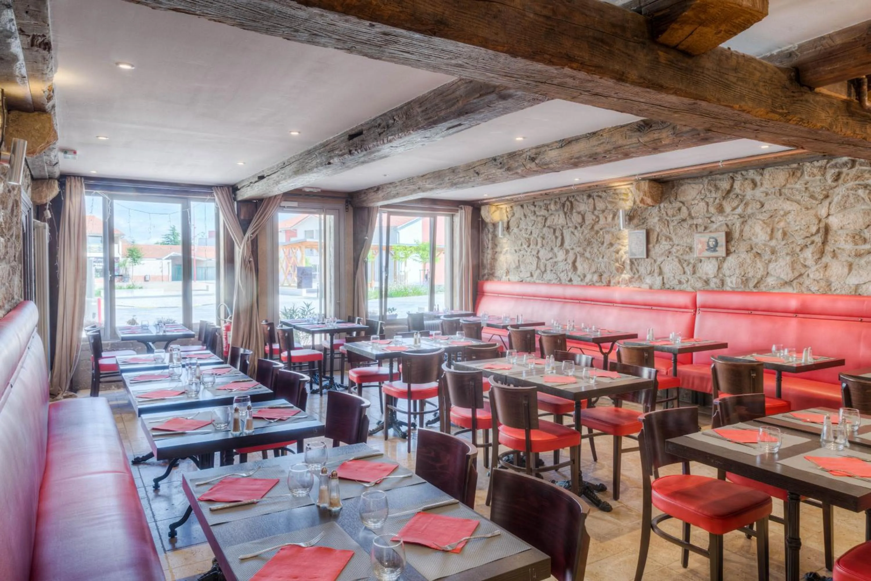 Property building in Aux Prisons de Montagny