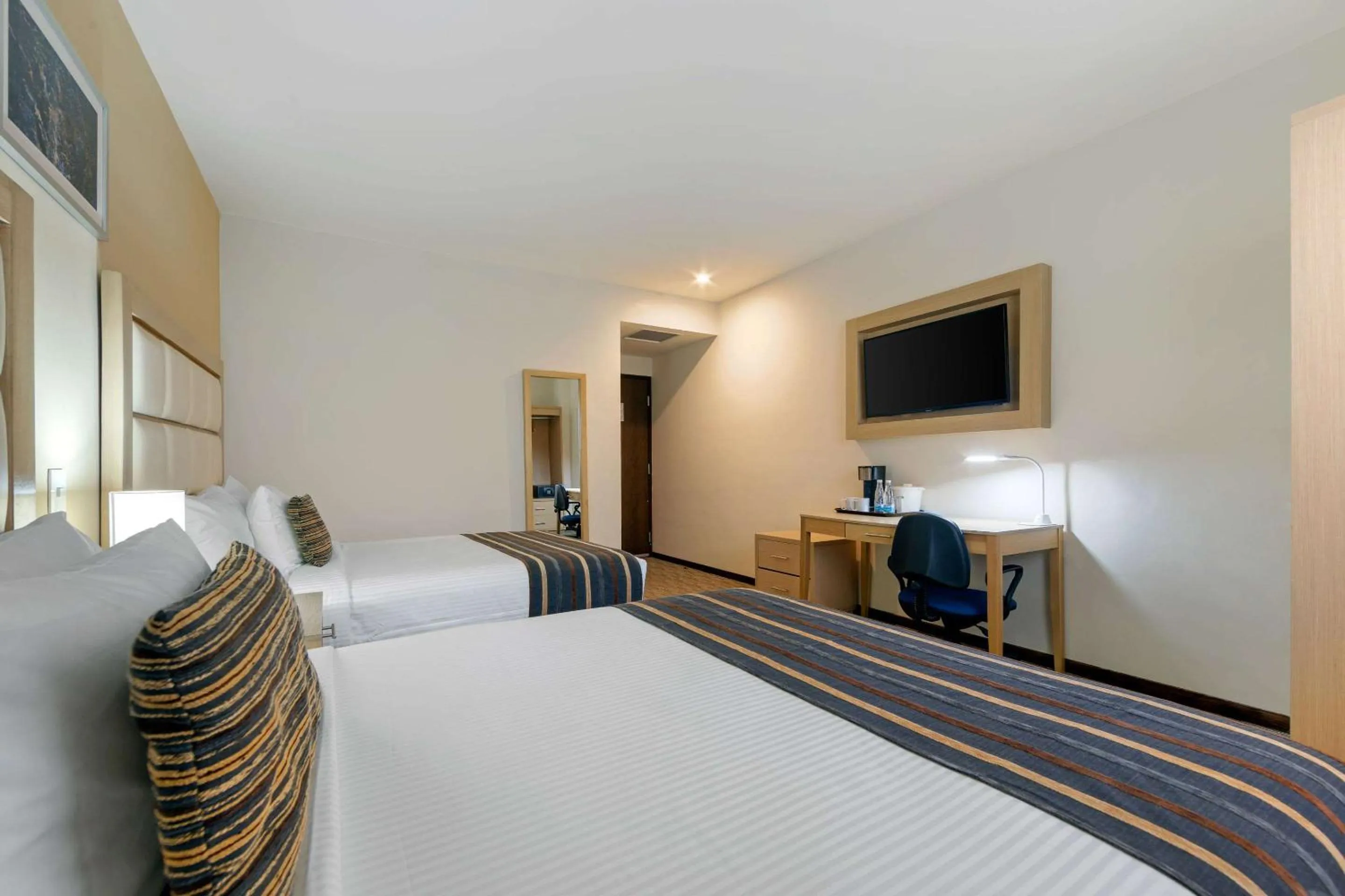 Photo of the whole room, Bed in Sleep Inn Monterrey San Pedro