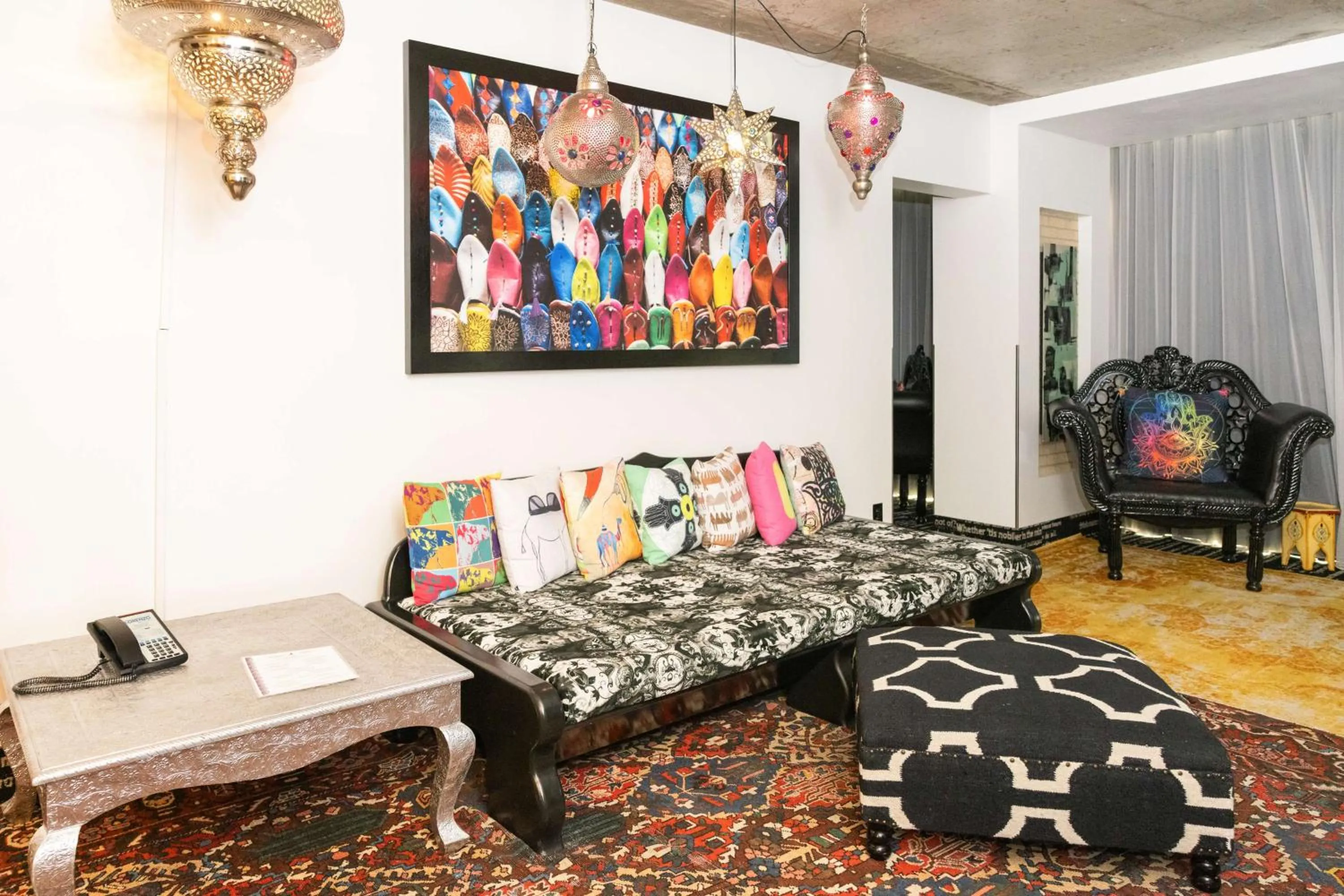 Living room in Lorenzo Hotel Dallas, Tapestry Collection by Hilton