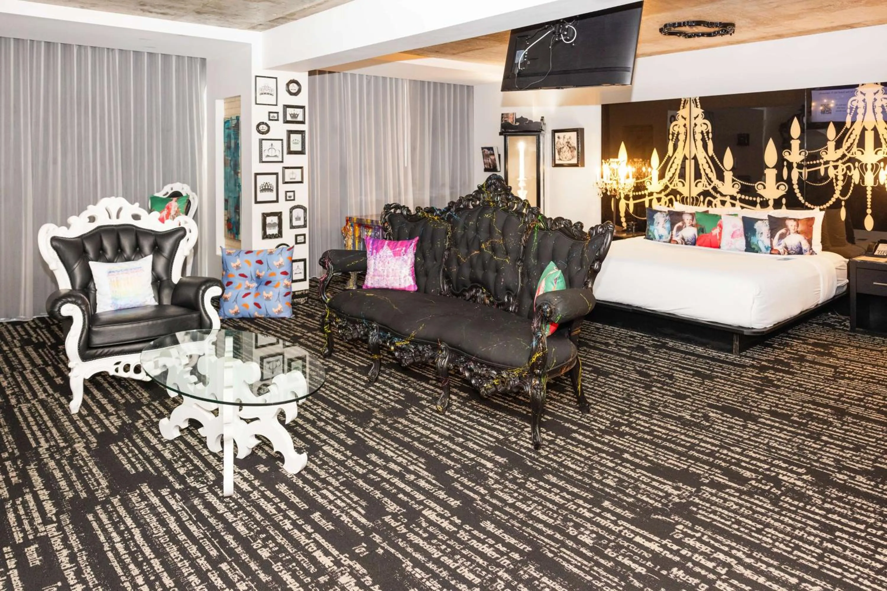 Living room in Lorenzo Hotel Dallas, Tapestry Collection by Hilton