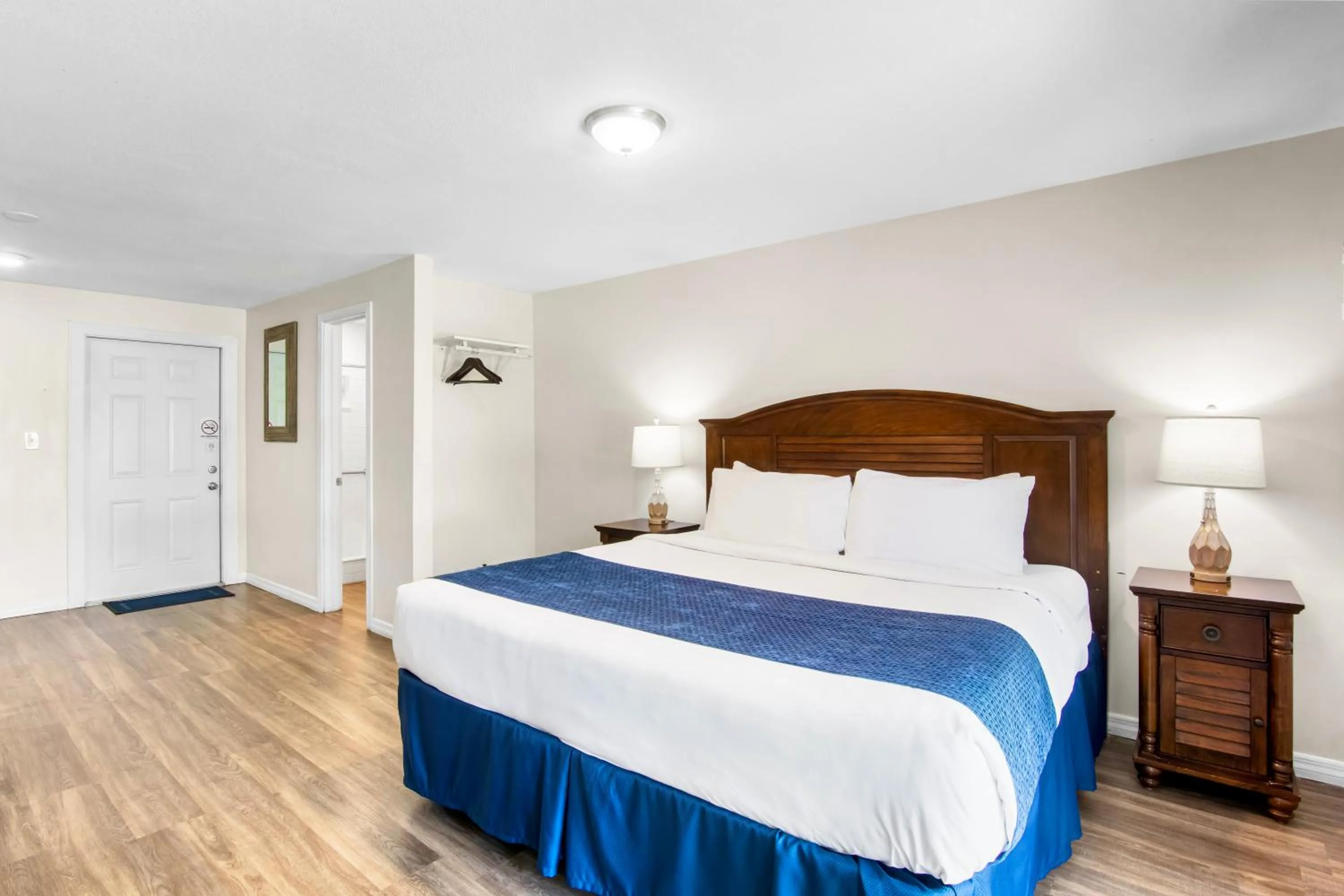 Bedroom, Bed in Coconut Cay Resort