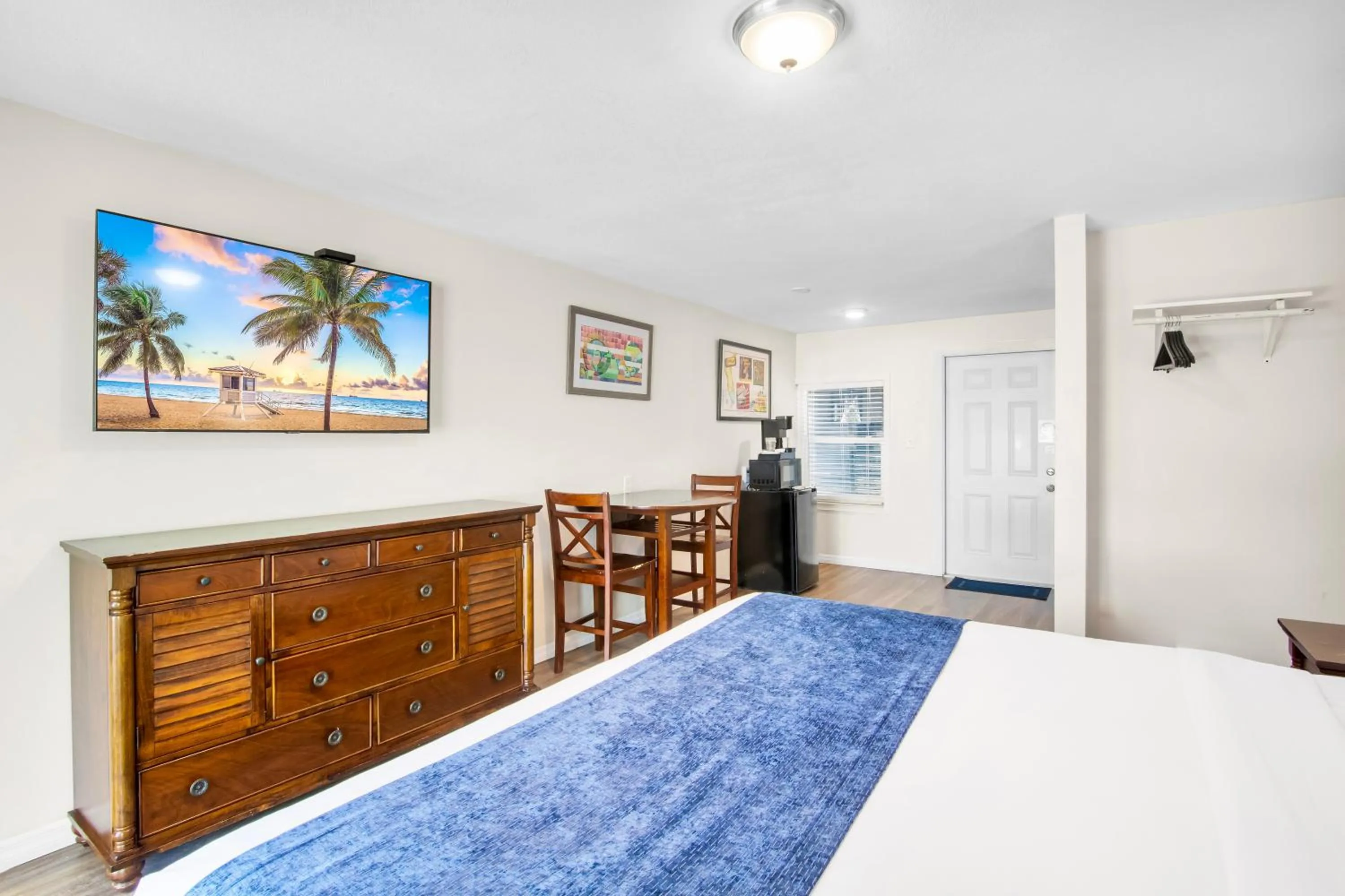 TV and multimedia, Bed in Coconut Cay Resort