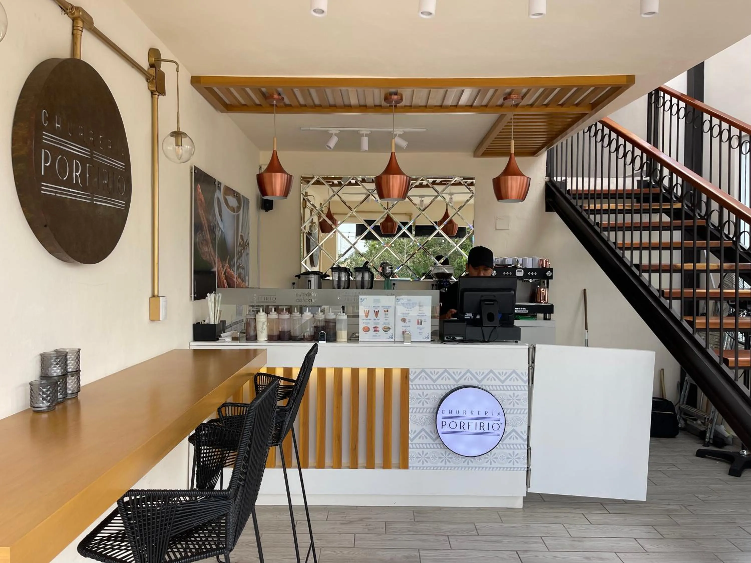 Restaurant/places to eat in Margarett Hotel