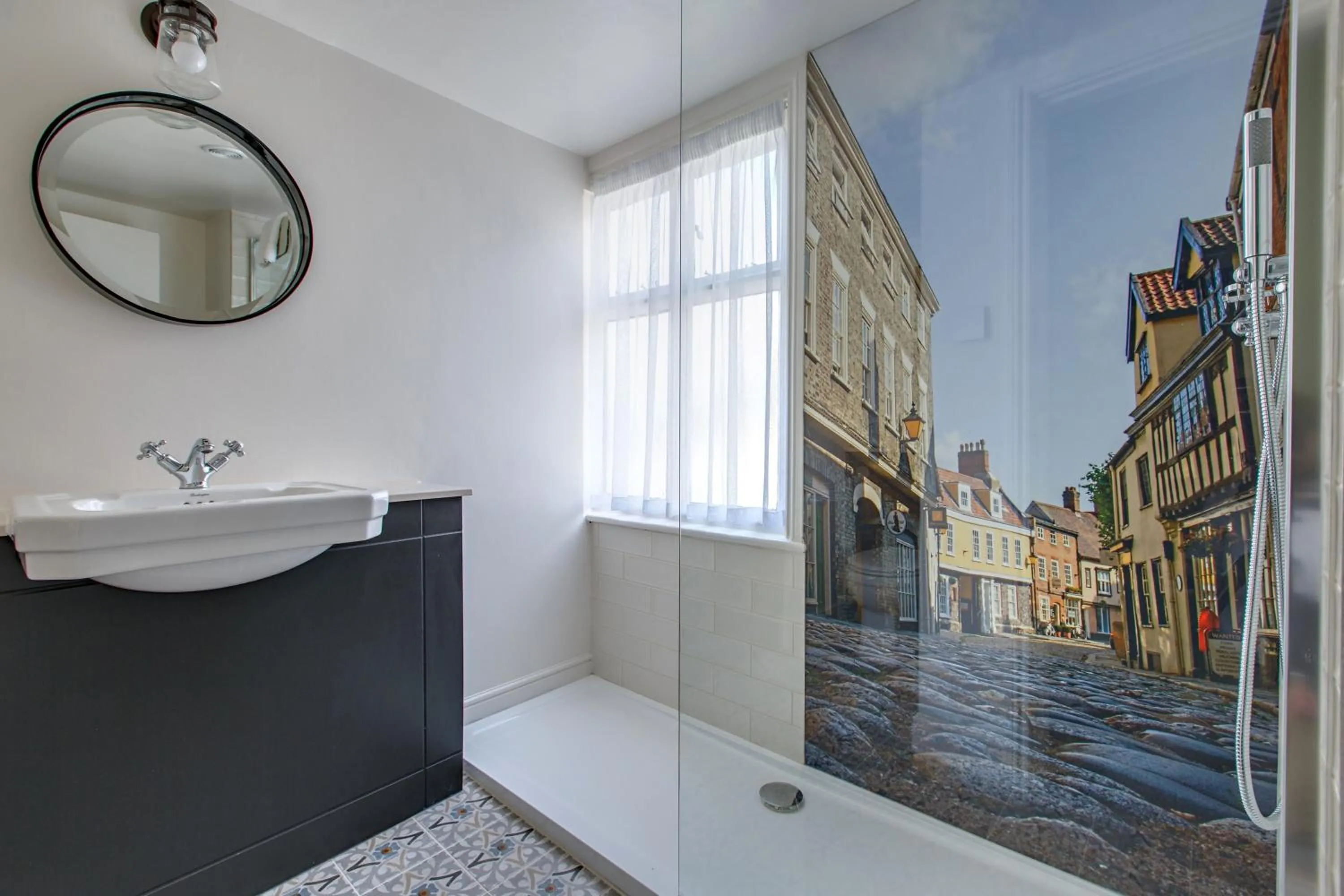 Bathroom in The Maids Head Hotel