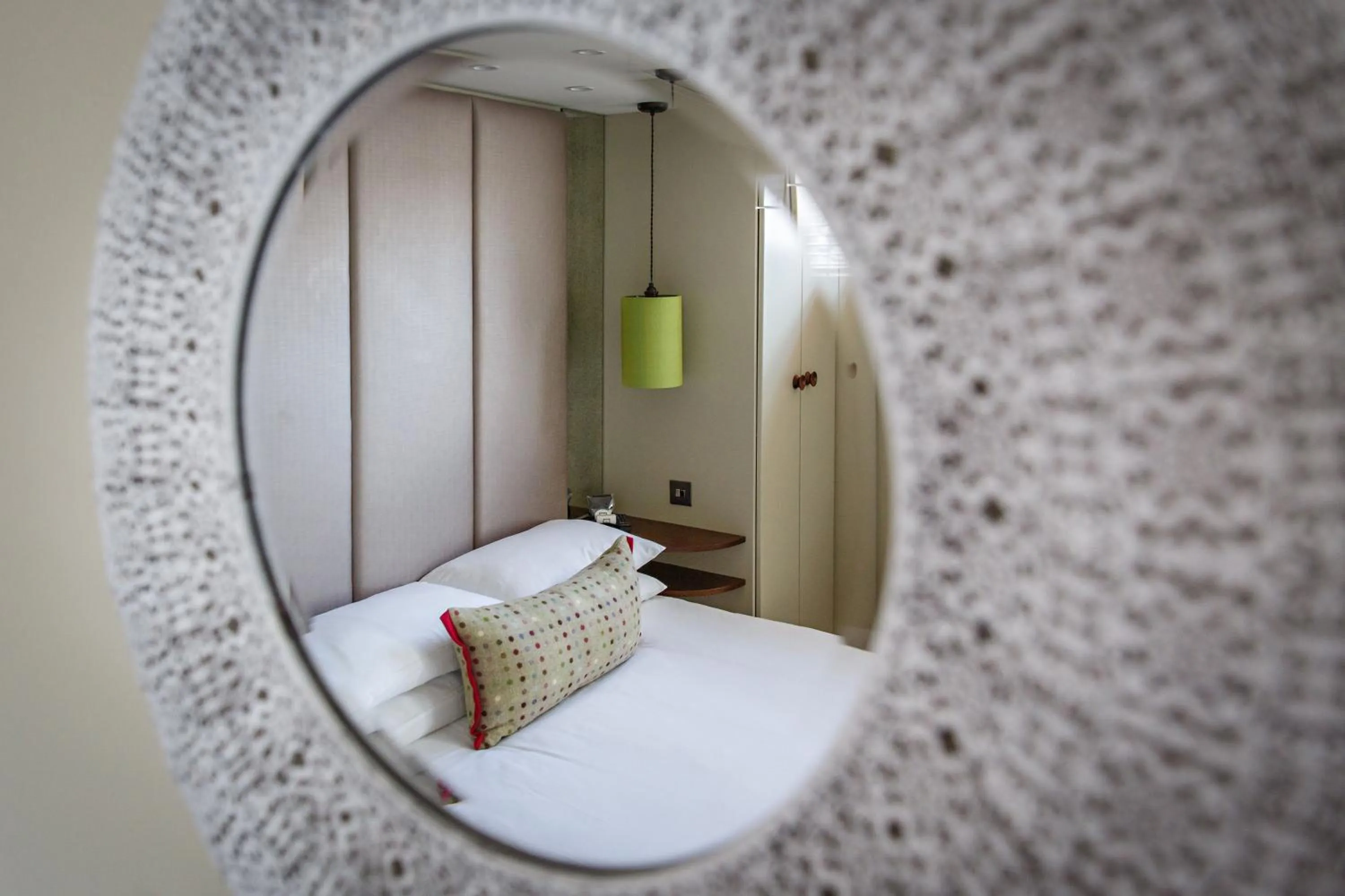 Bedroom, Bed in The Maids Head Hotel