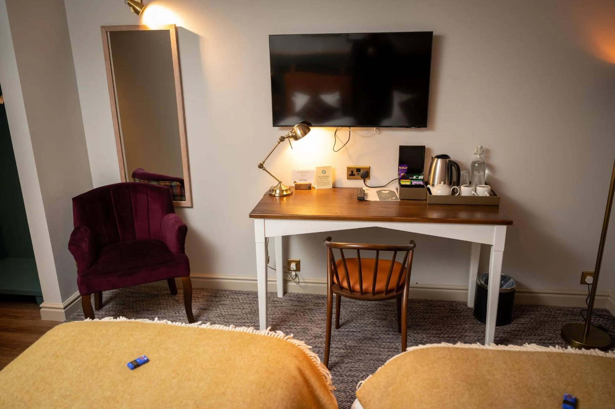 Bedroom, Bed in Green Man by Chef & Brewer Collection