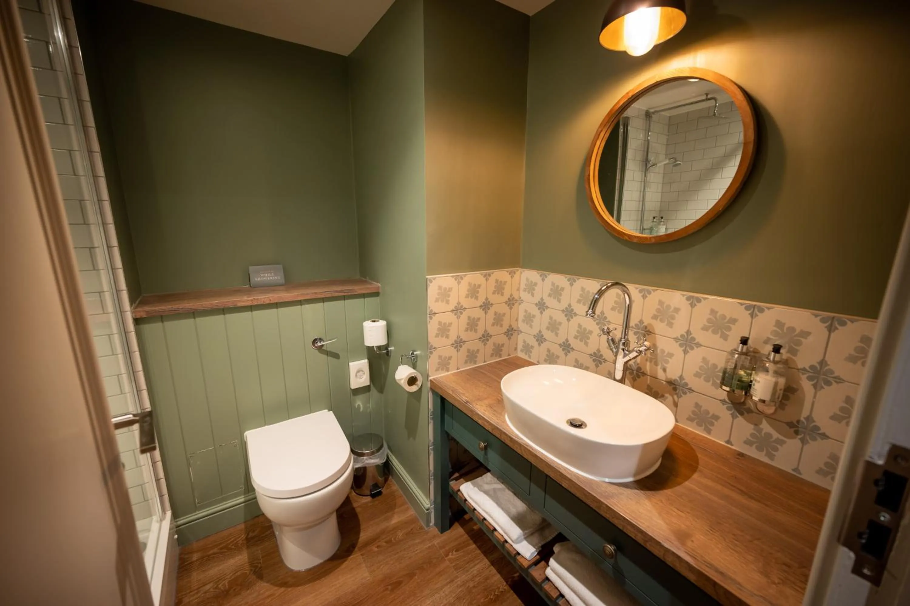 Bathroom in Green Man by Chef & Brewer Collection