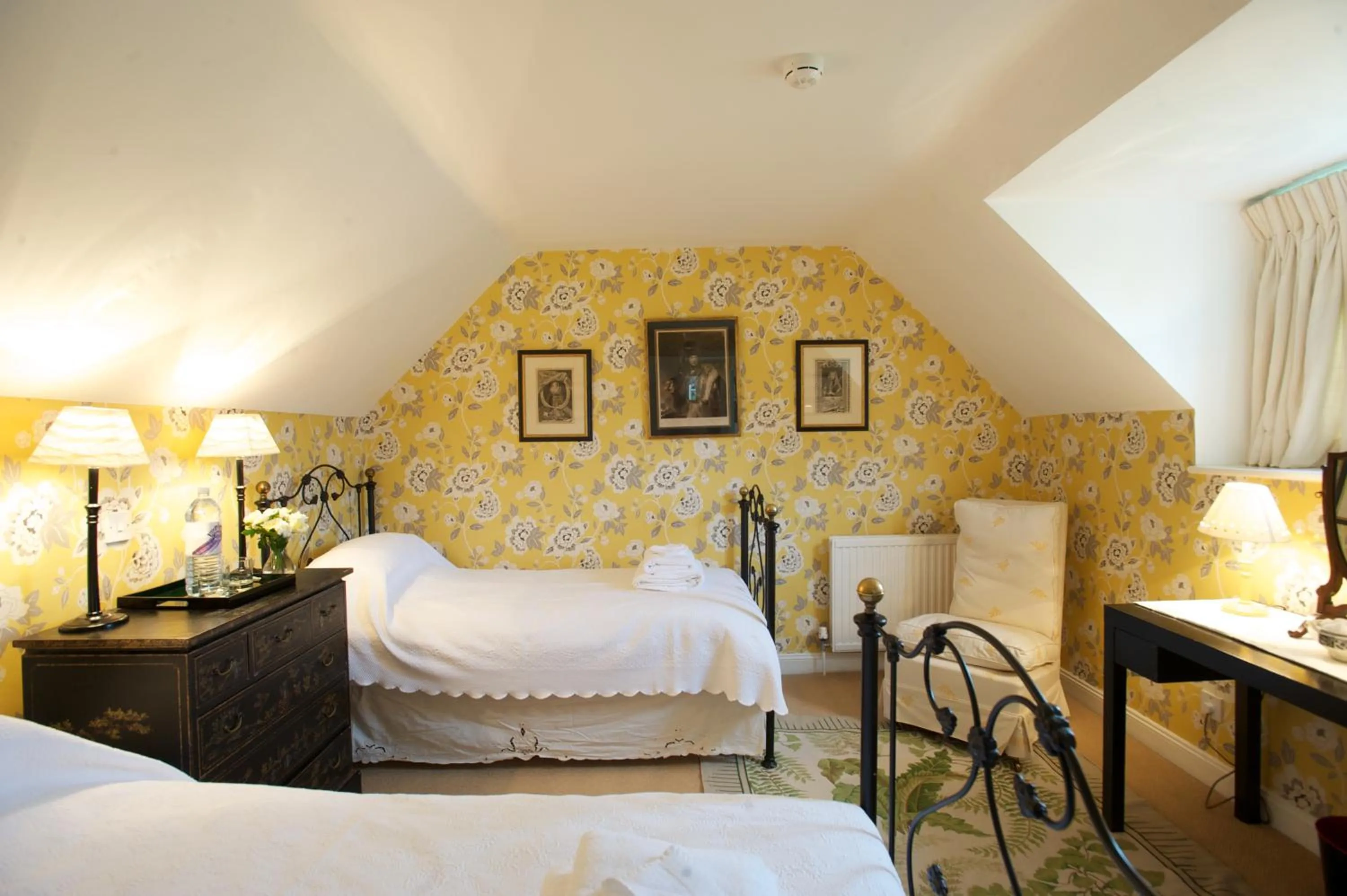 Bedroom, Bed in Goodwood Cottage