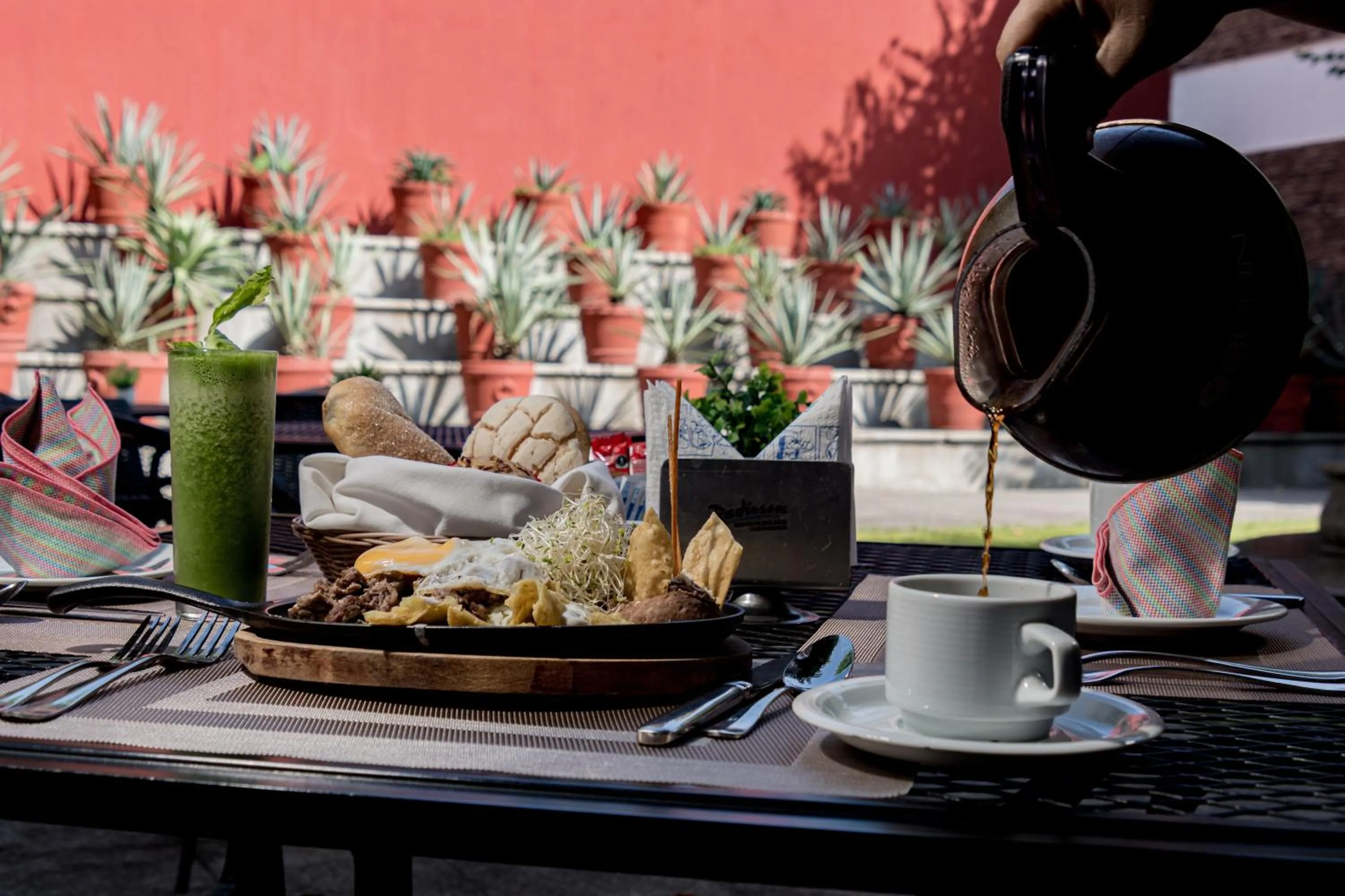Coffee/tea facilities in Radisson Hotel Cuernavaca