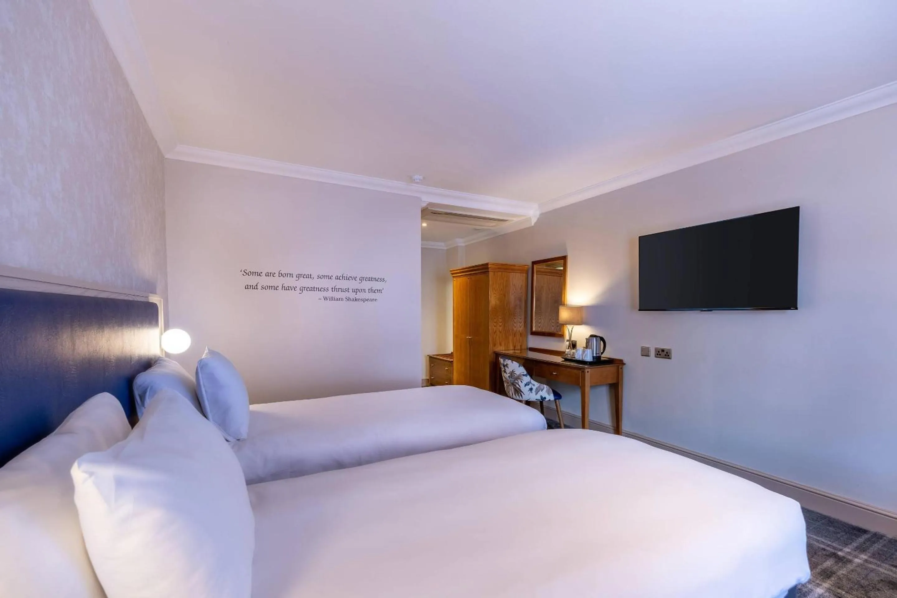 Bedroom, Bed in Clarion Hotel Charlecote Pheasant