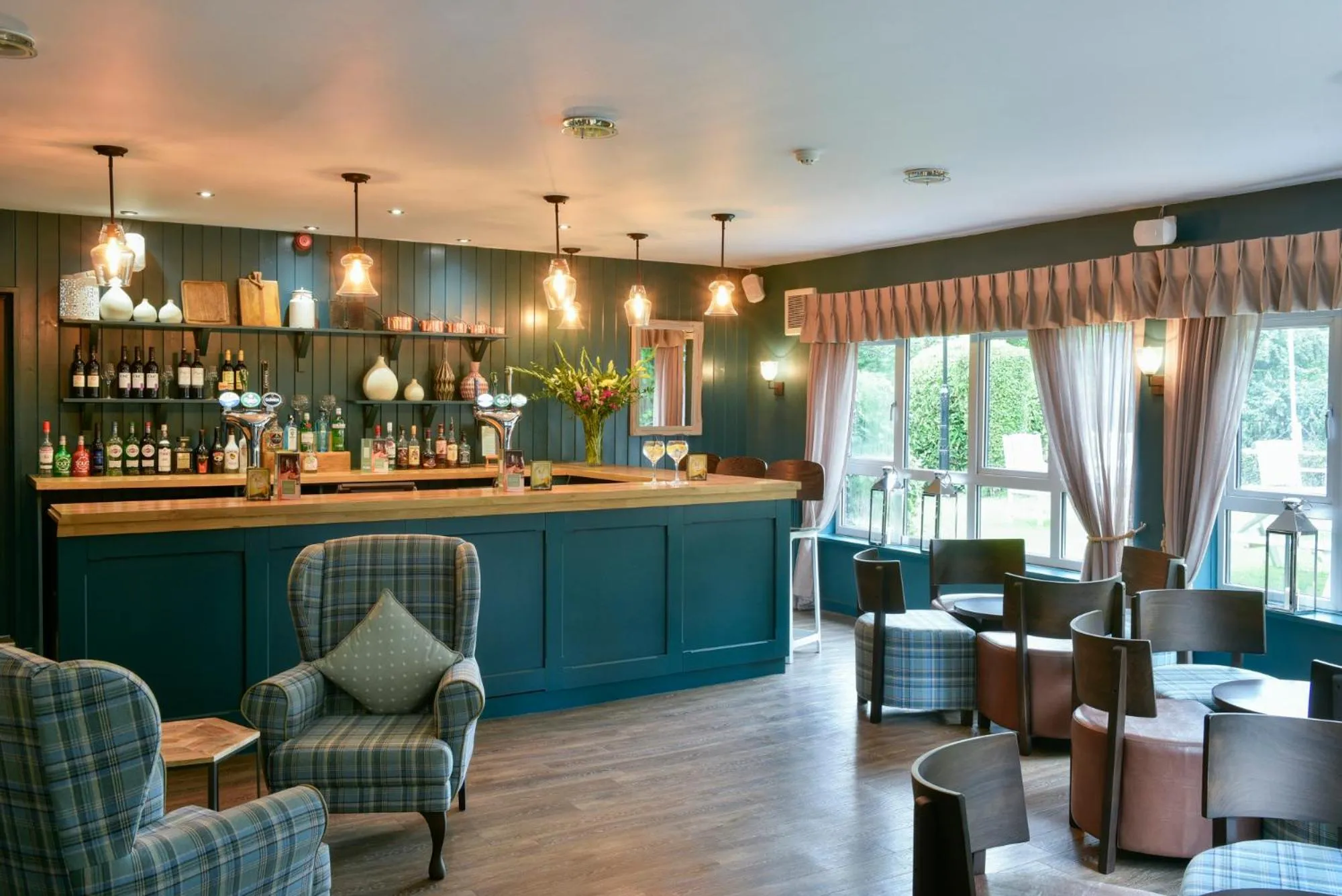 Lounge or bar in Clarion Hotel Charlecote Pheasant
