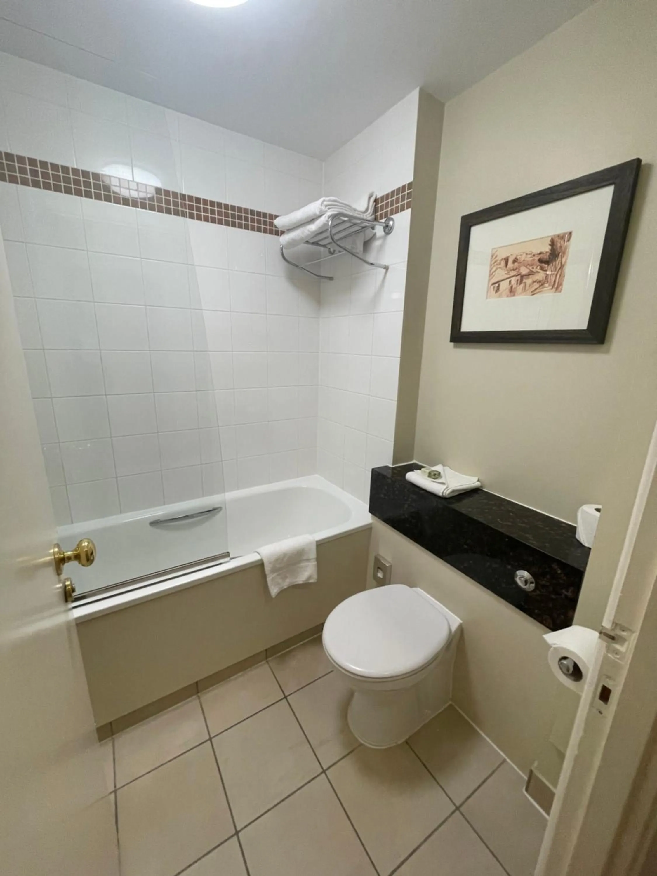 Bathroom in Clarion Hotel Charlecote Pheasant