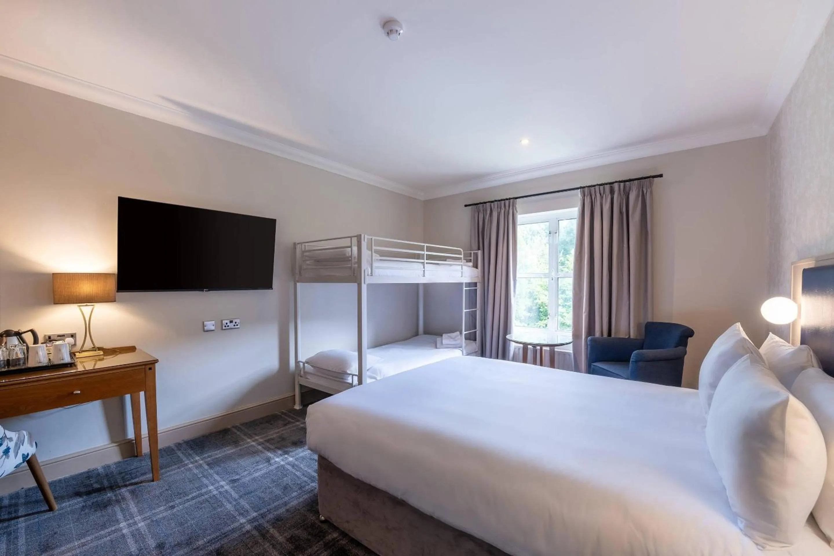 Bedroom, Bed in Clarion Hotel Charlecote Pheasant