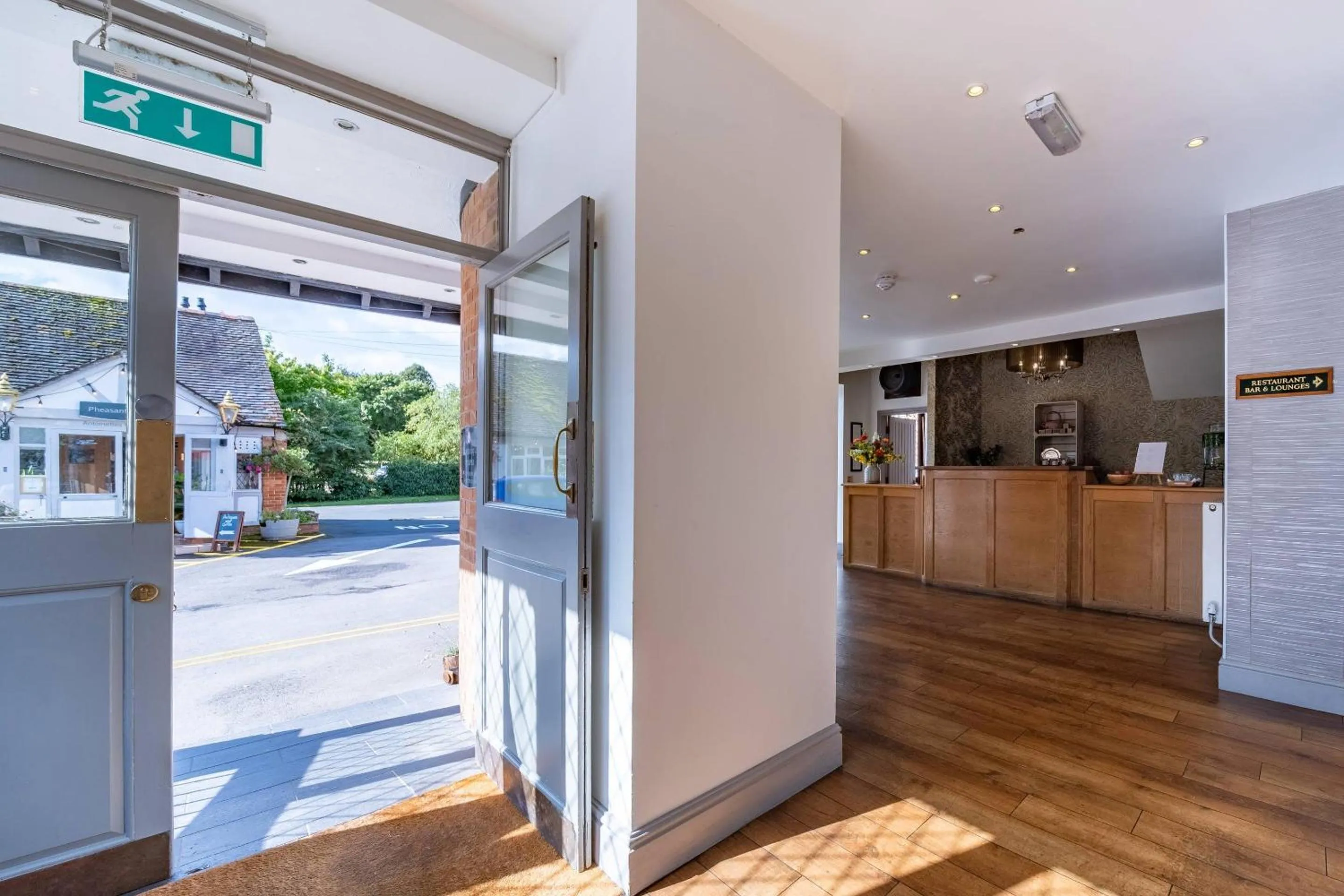 Lobby or reception in Clarion Hotel Charlecote Pheasant