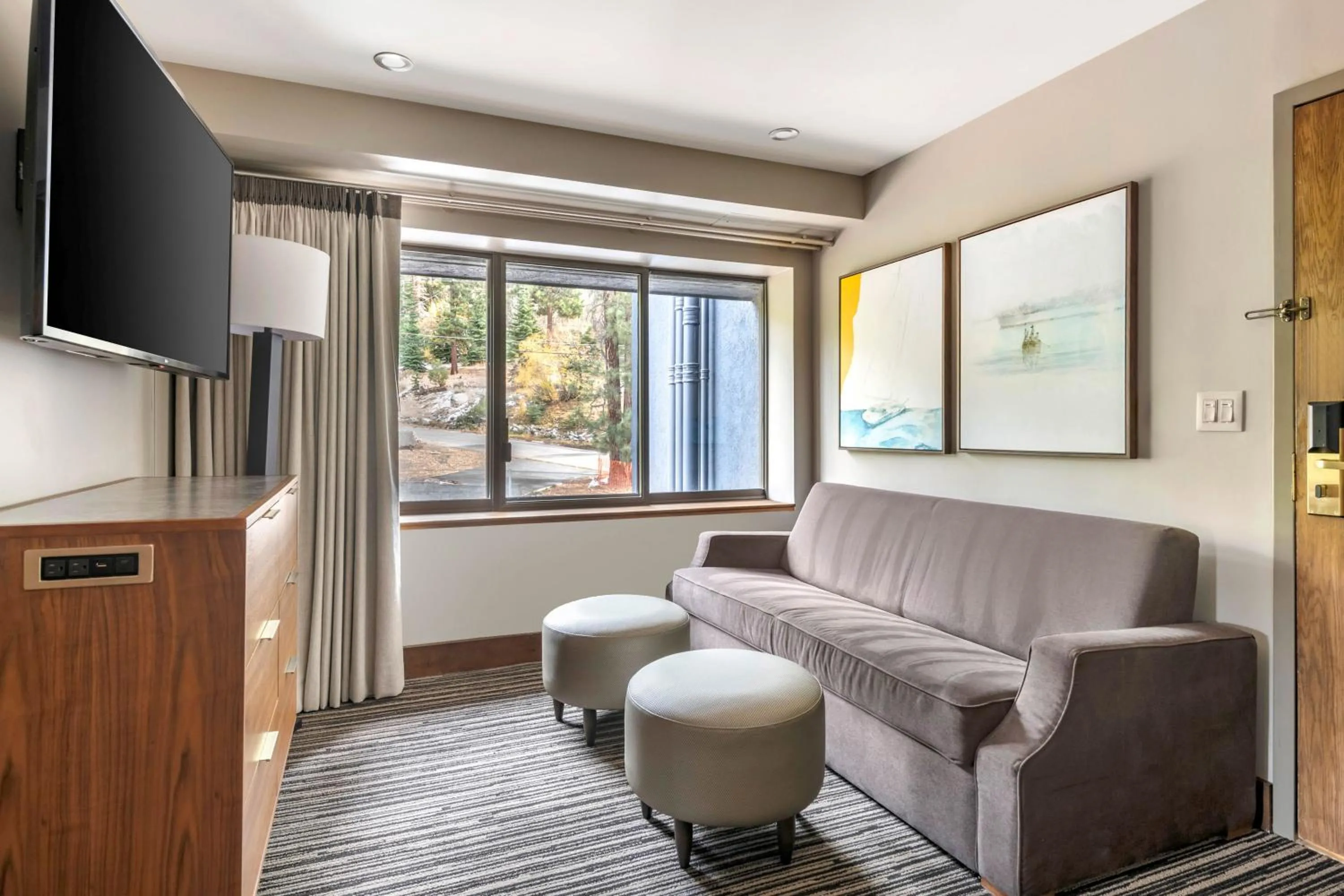 Living room in Hilton Vacation Club Tahoe Seasons Lake Tahoe