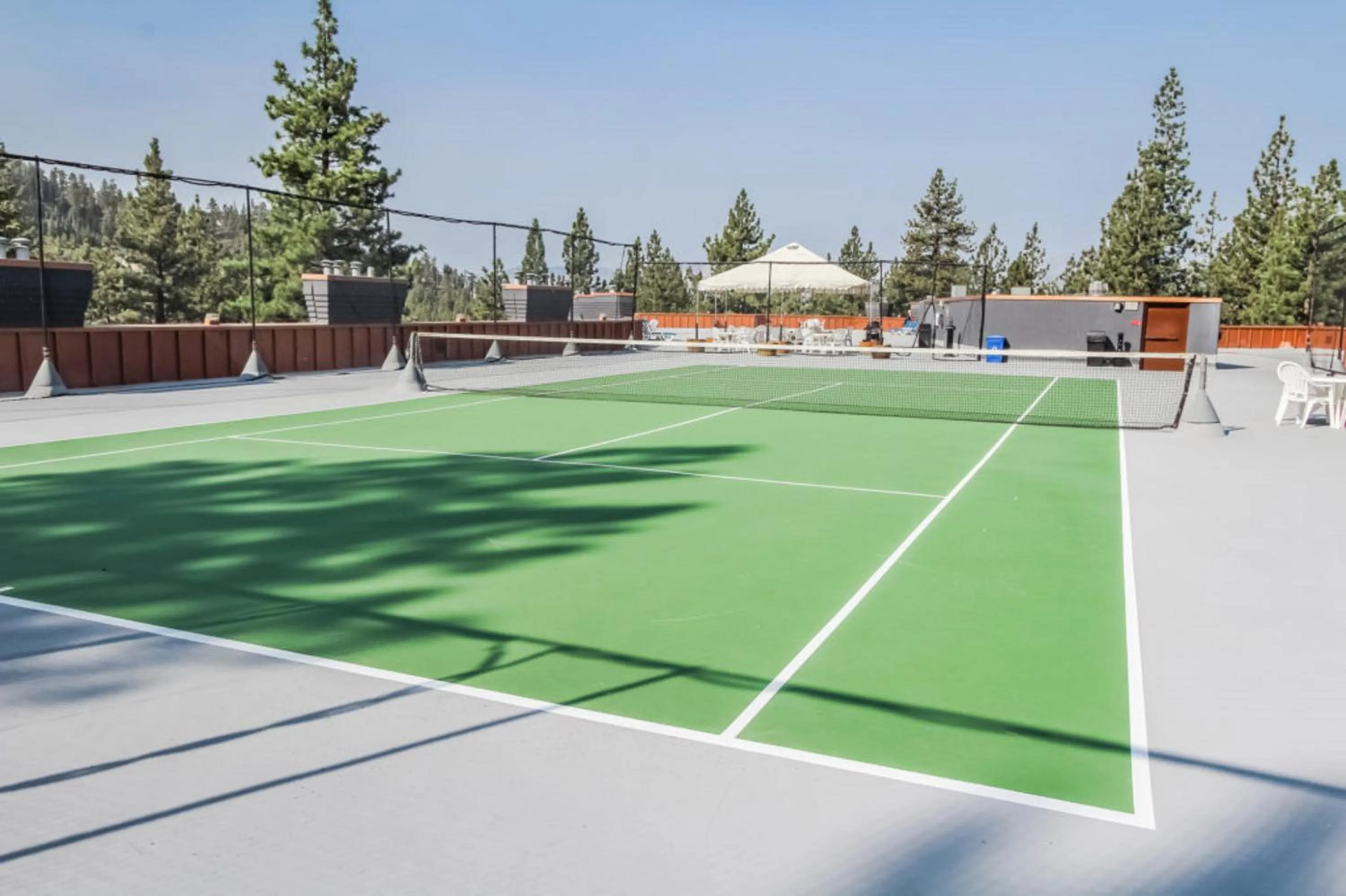 Tennis court in Hilton Vacation Club Tahoe Seasons Lake Tahoe