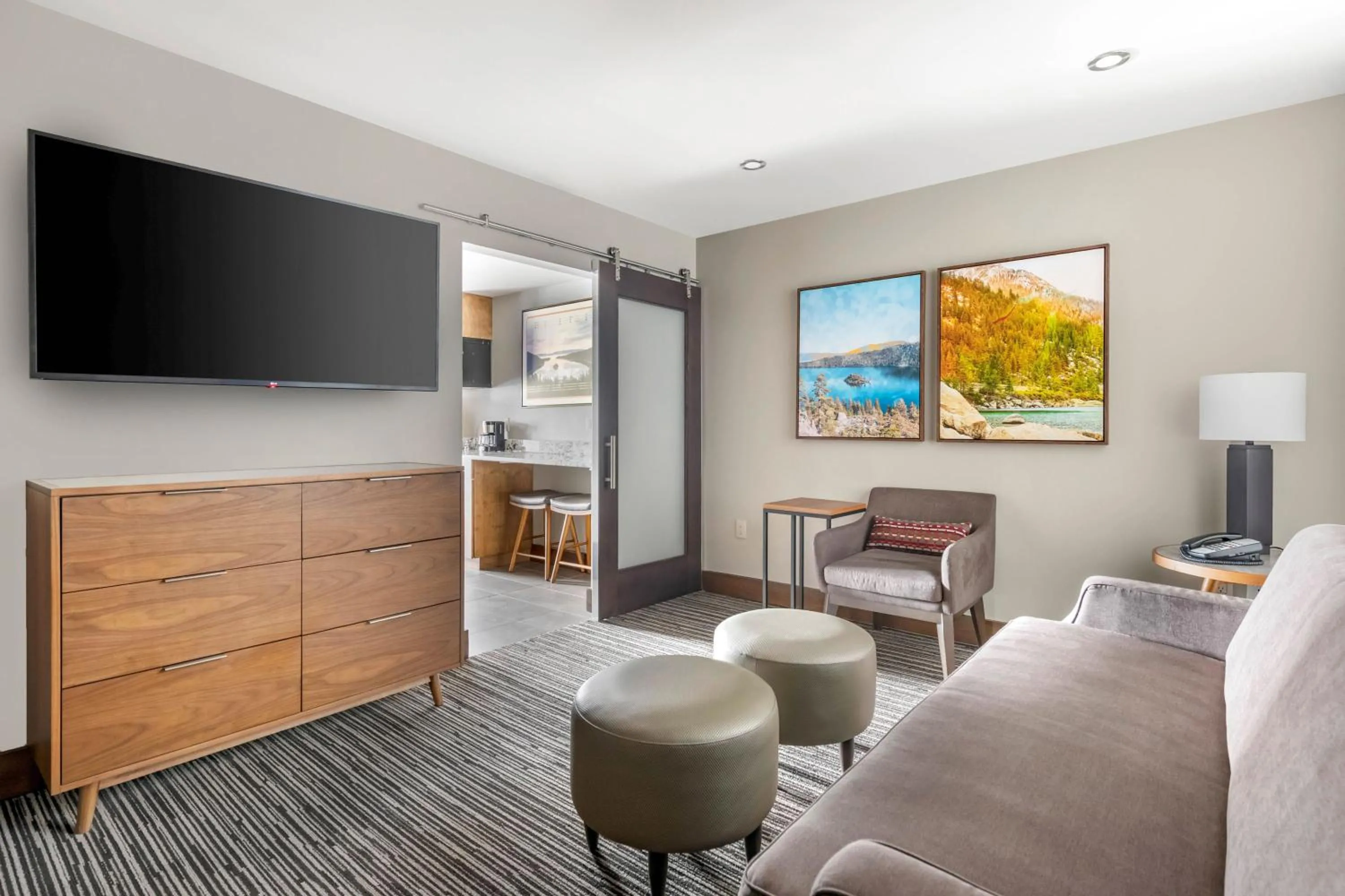 Living room, Bed in Hilton Vacation Club Tahoe Seasons Lake Tahoe