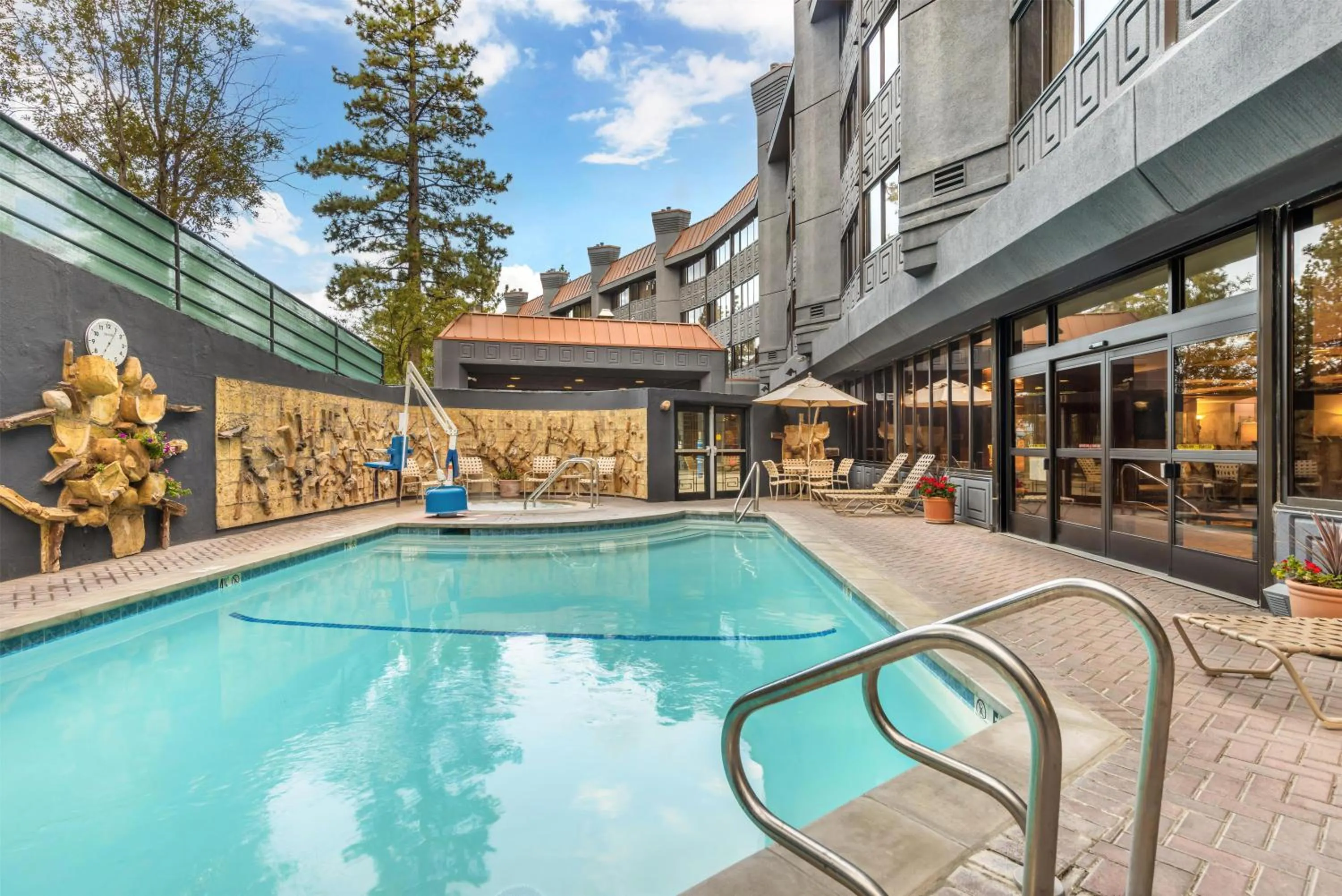Pool view in Hilton Vacation Club Tahoe Seasons Lake Tahoe
