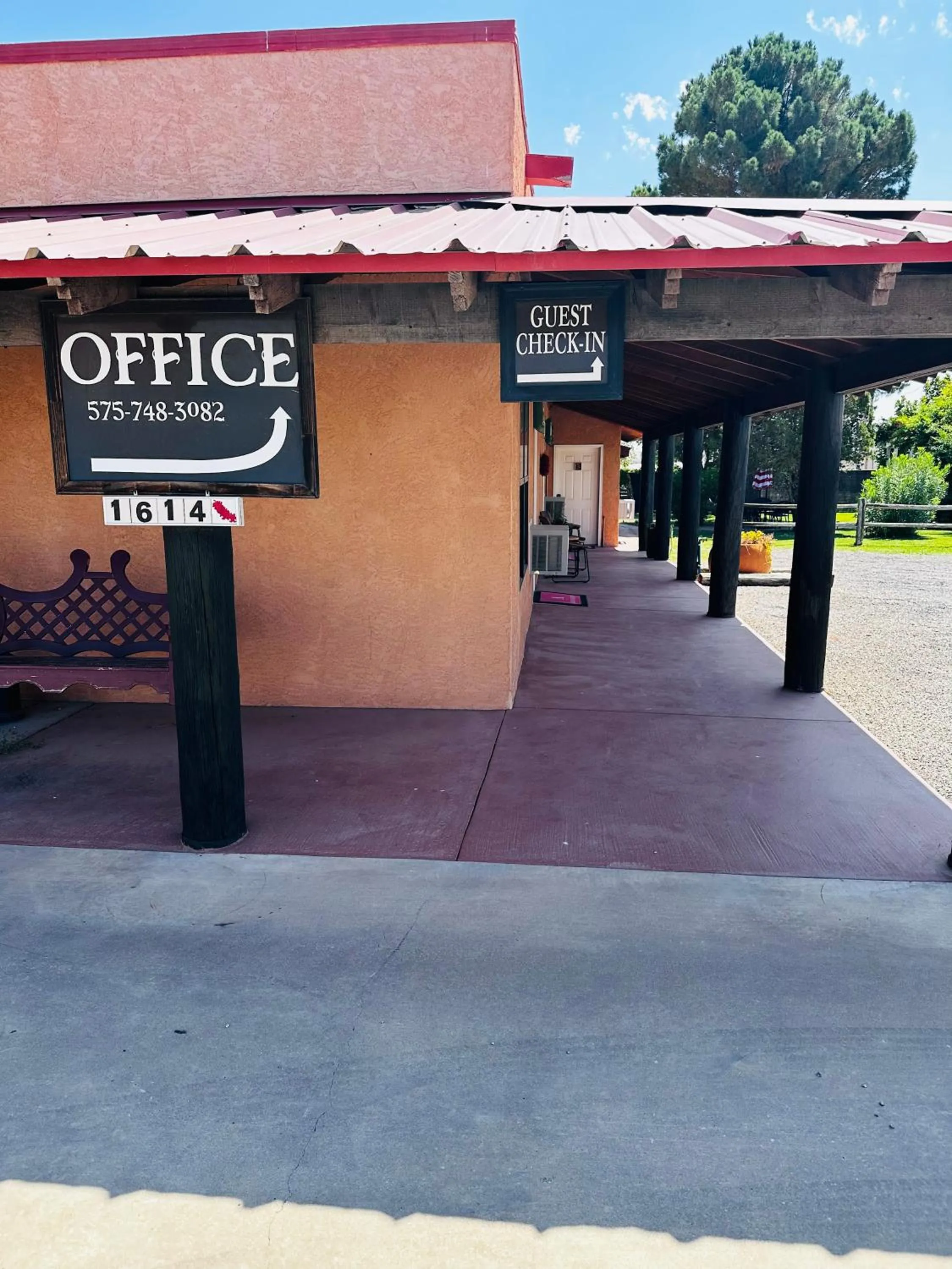 Adobe Rose Boutique Inn