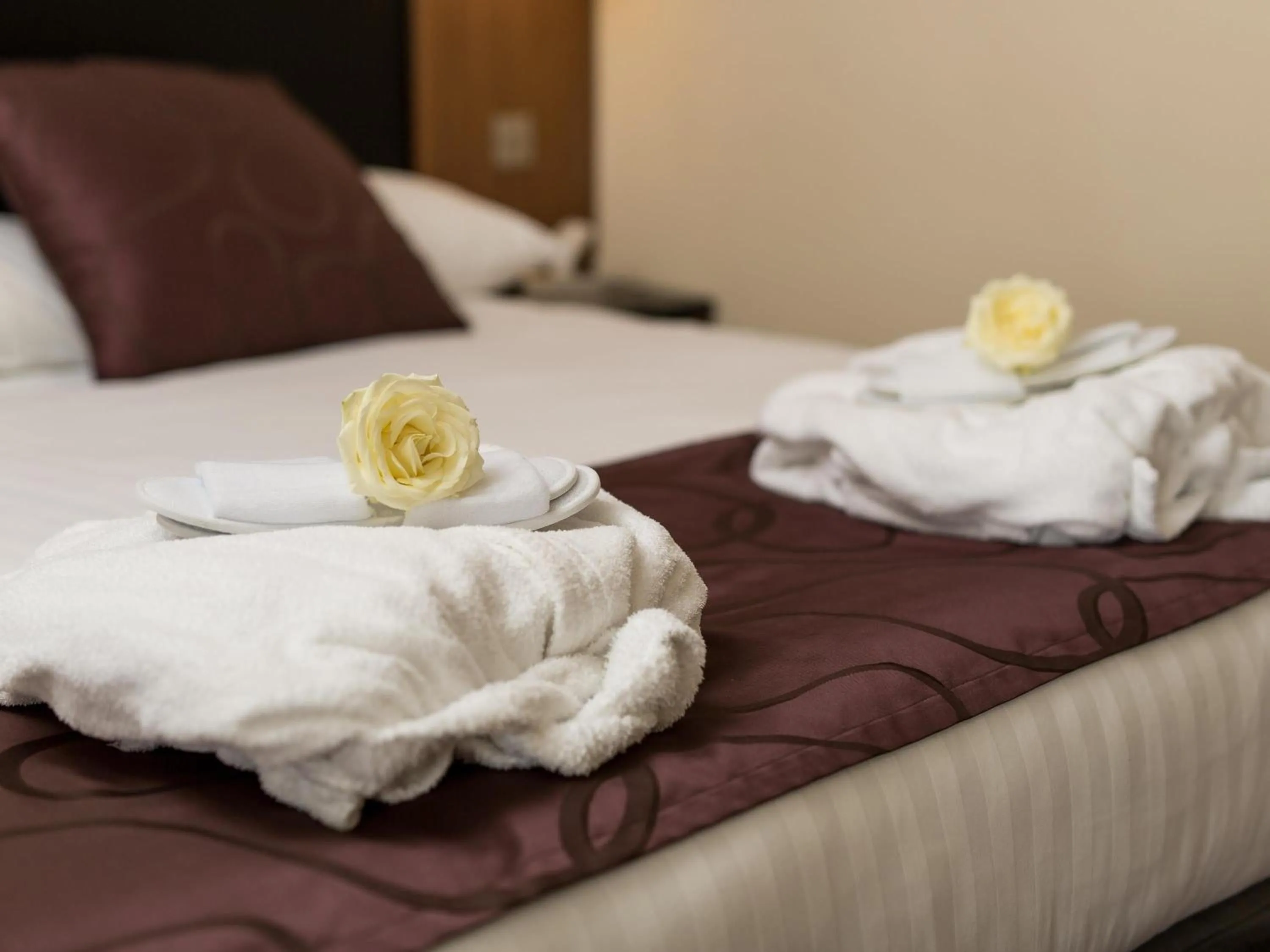 Bedroom, Bed in Mercure Newcastle George Washington Hotel Golf & Spa