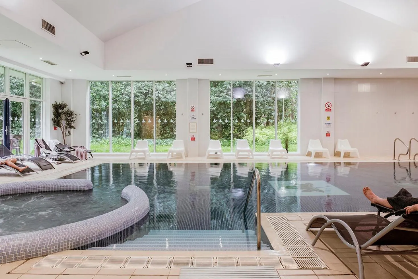 Swimming pool in Muthu Clumber Park Hotel and Spa