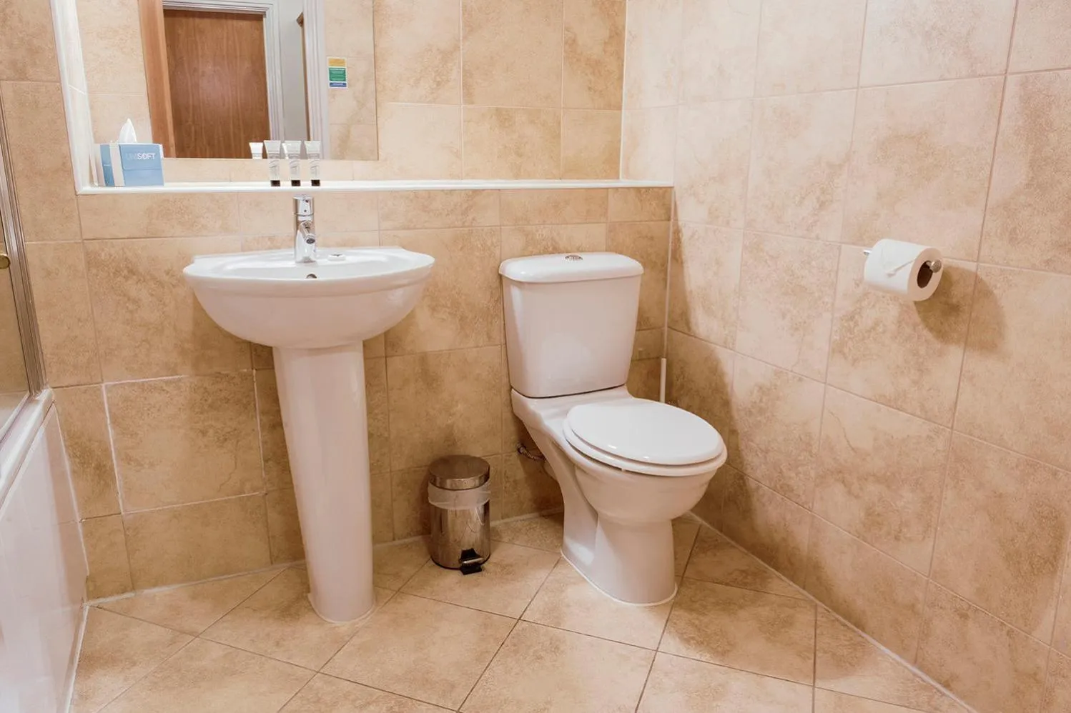 Bathroom in Muthu Clumber Park Hotel and Spa