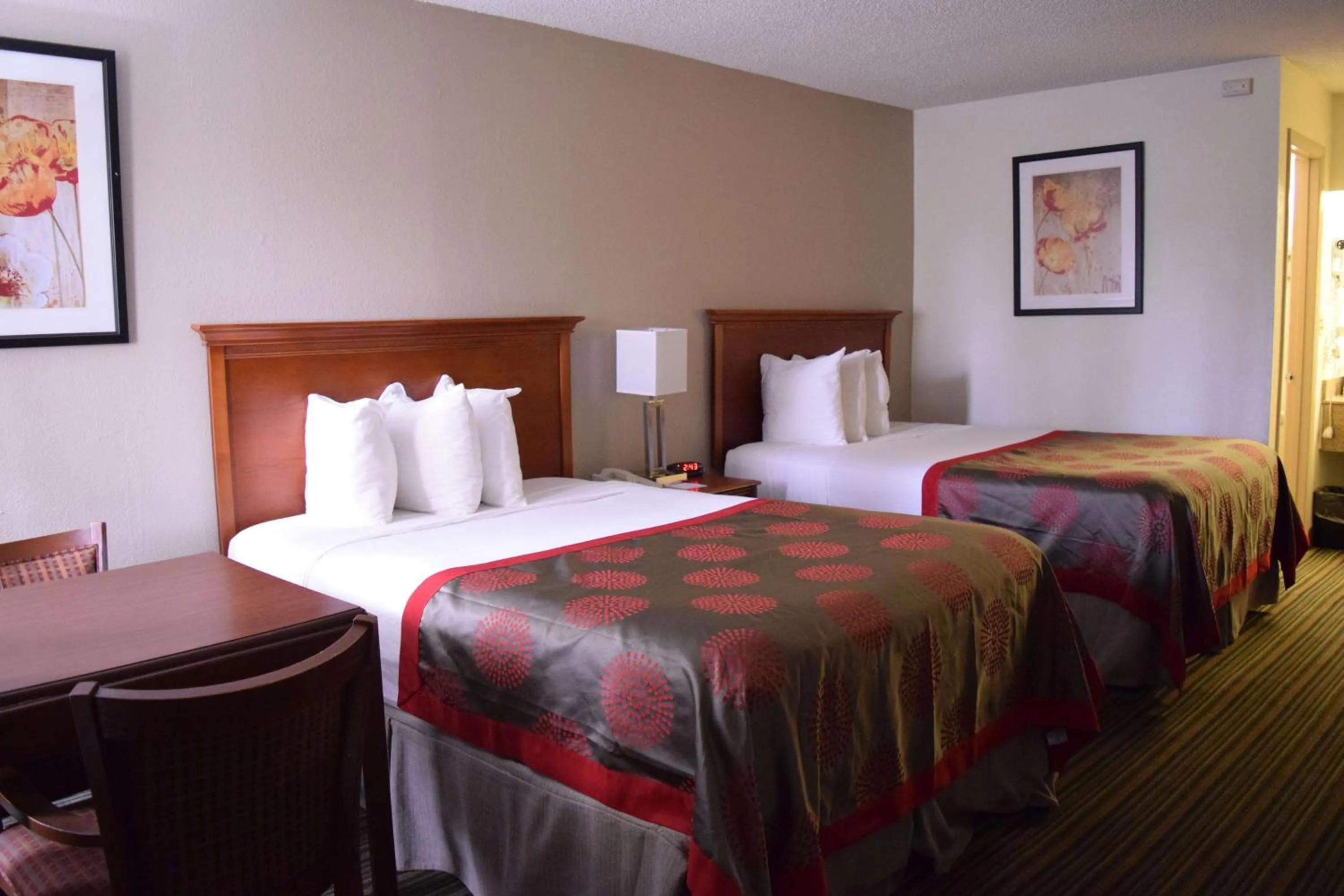 Photo of the whole room in Ramada by Wyndham Savannah Gateway