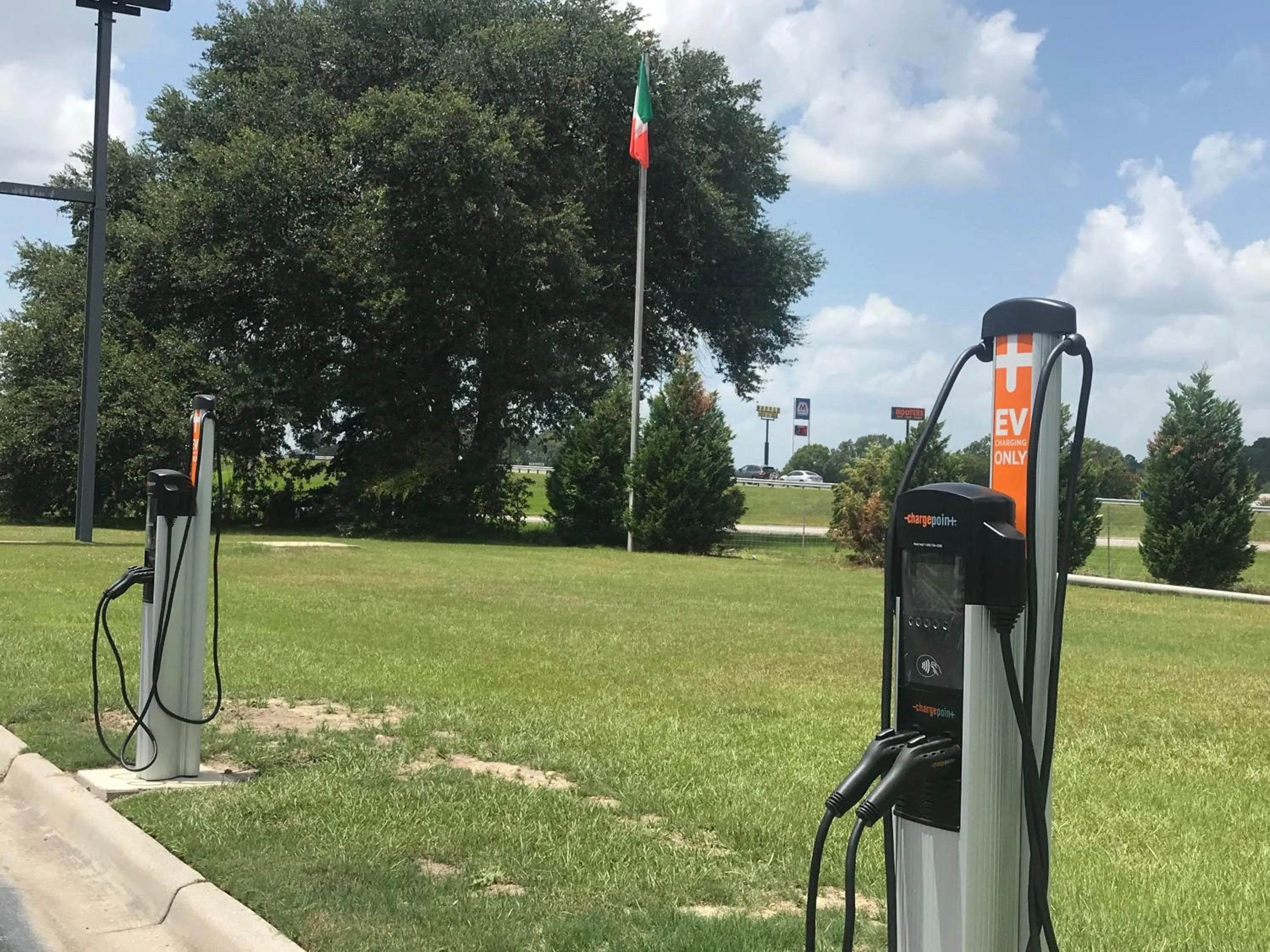 Parking in Ramada by Wyndham Savannah Gateway