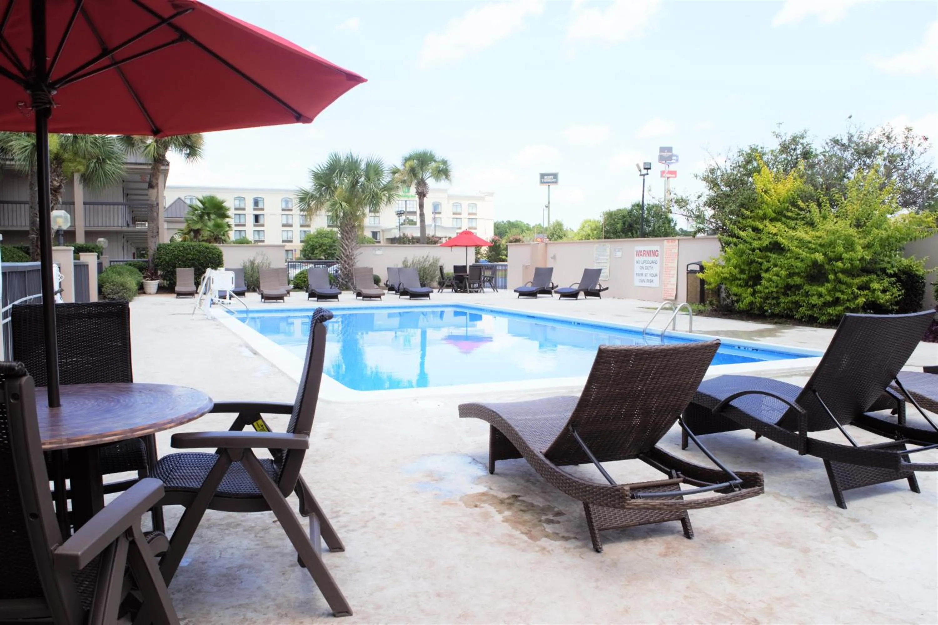 Swimming pool in Ramada by Wyndham Savannah Gateway