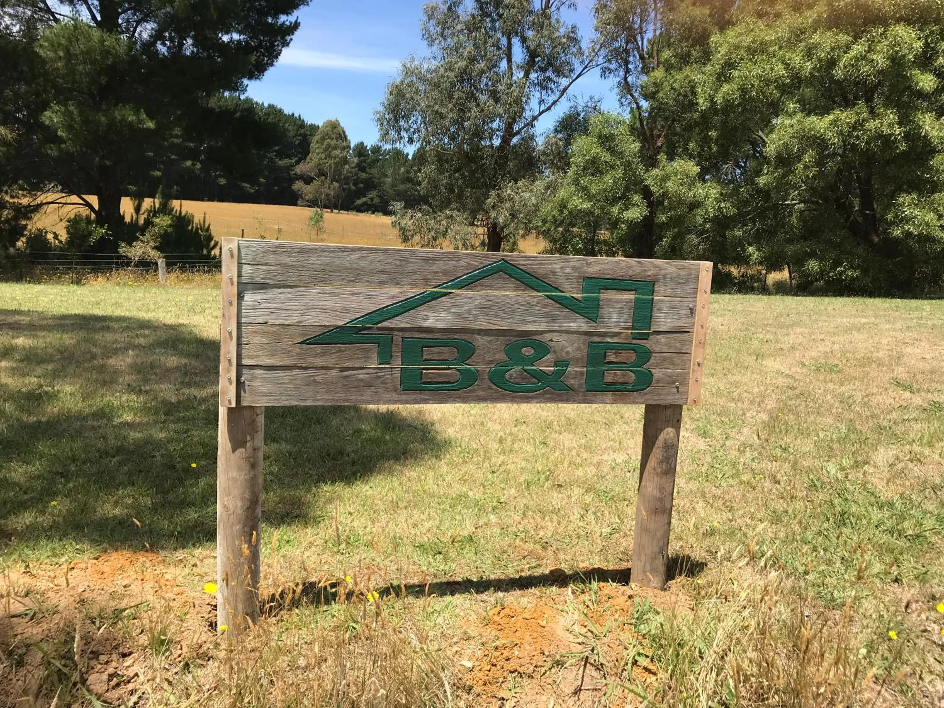Property logo or sign in Helen's Homestead