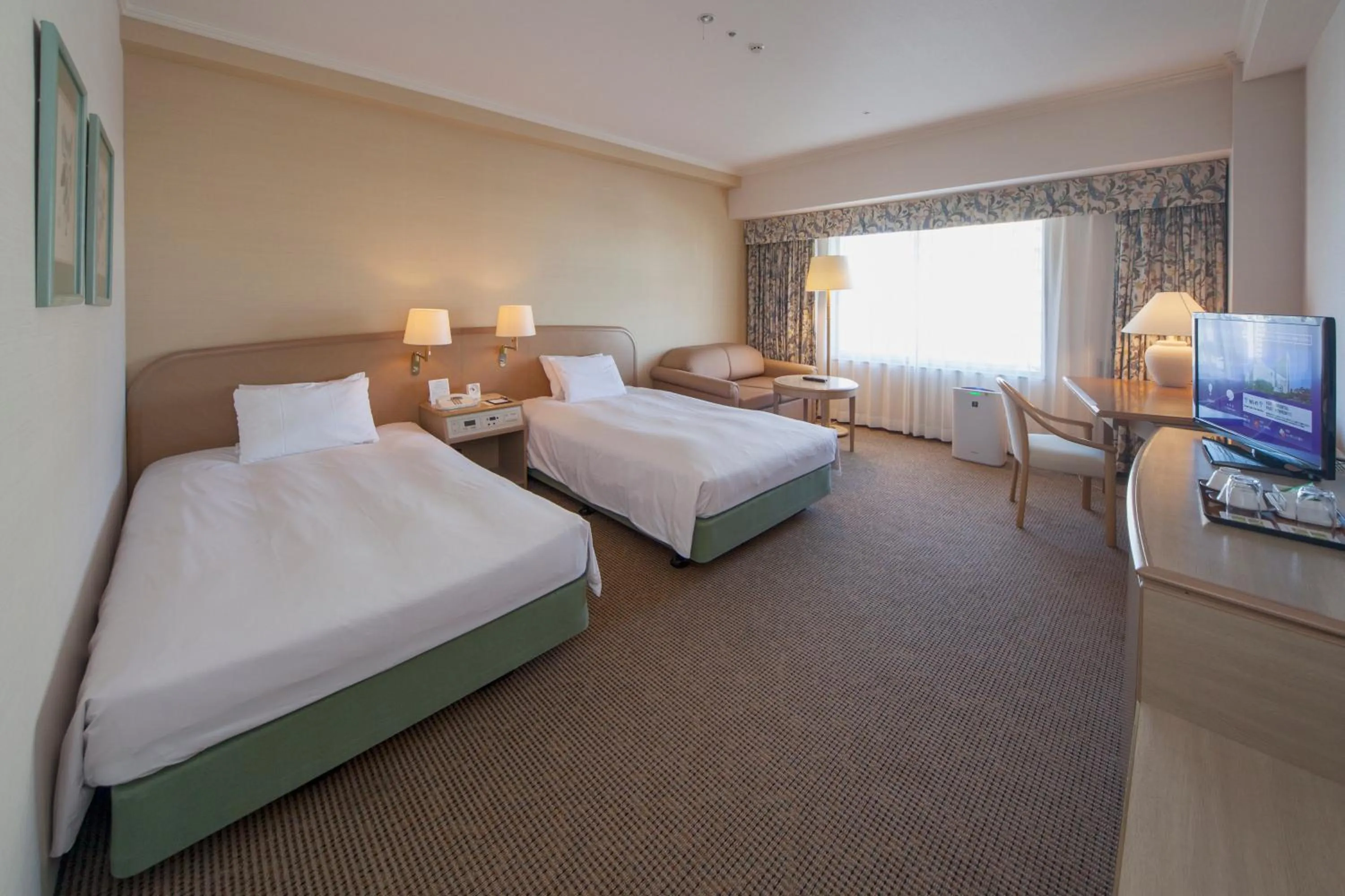 Bed in Kobe Seishin Oriental Hotel