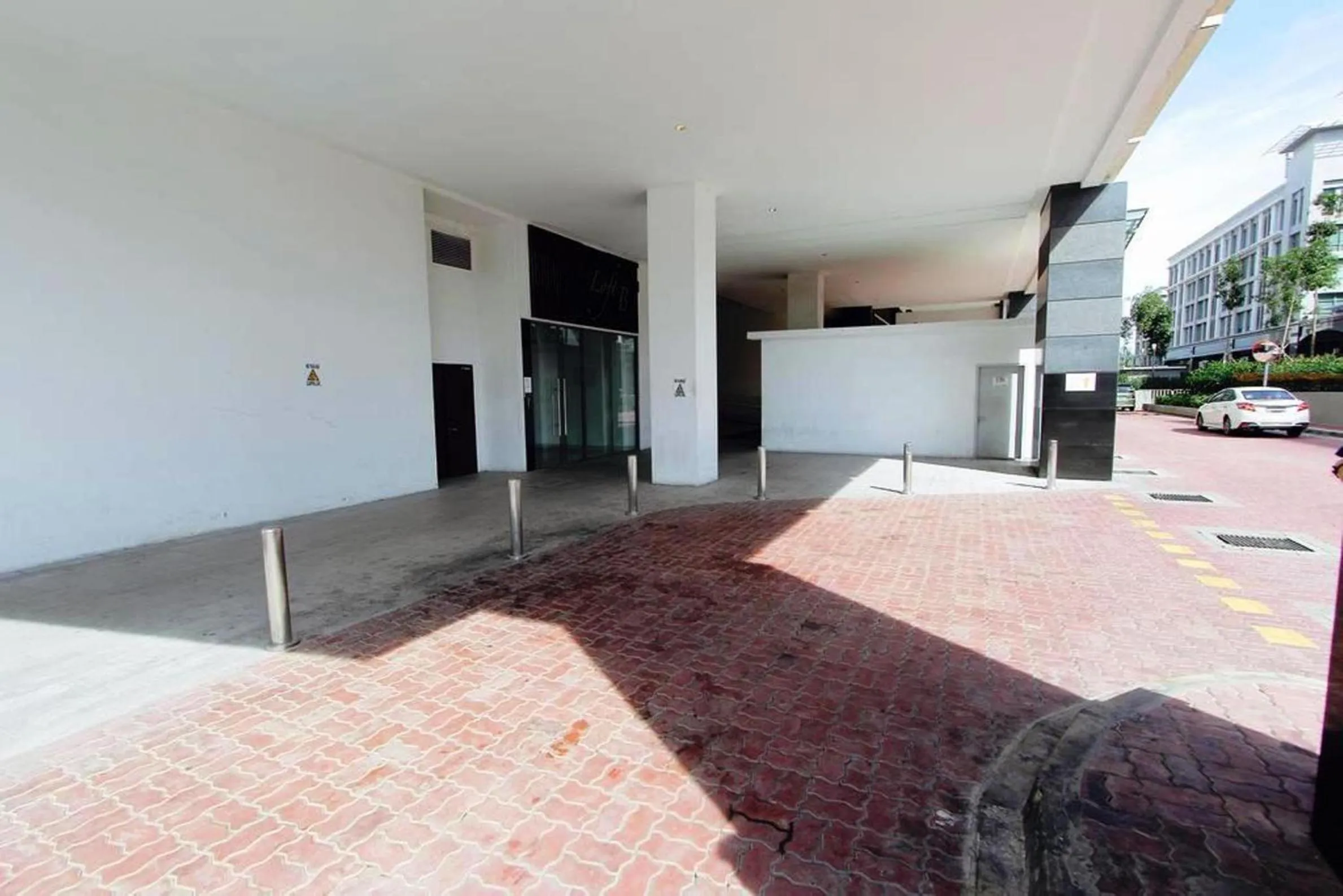 Facade/entrance in Borneo Coastal Residence @ IMAGO Mall