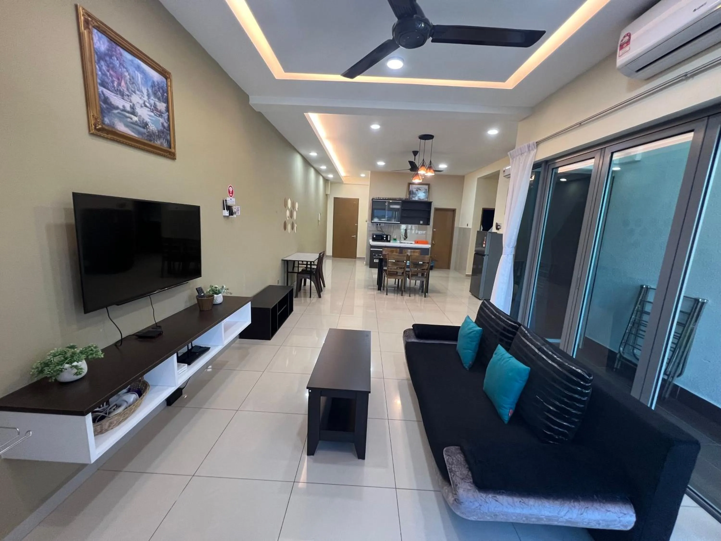 TV and multimedia in Borneo Coastal Residence @ IMAGO Mall