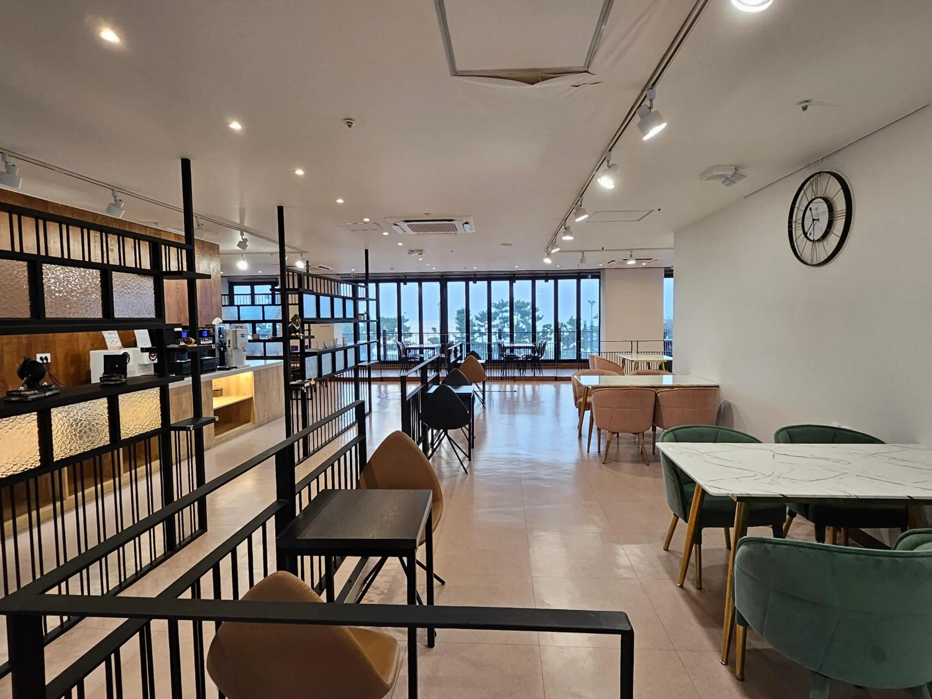 Restaurant/places to eat in SongJeong Olla Hotel