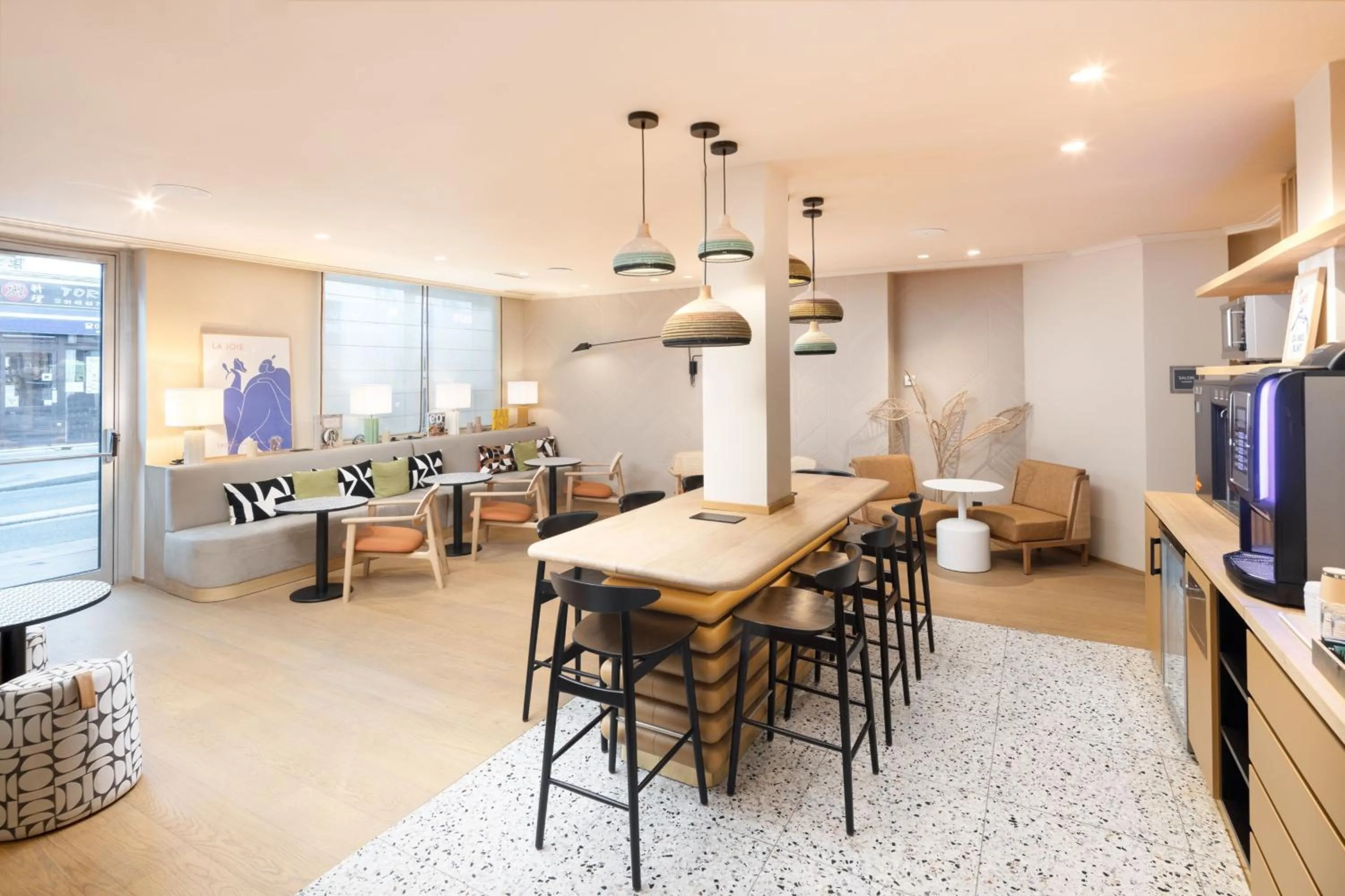 Lounge or bar in Residence Inn by Marriott Paris Didot Montparnasse