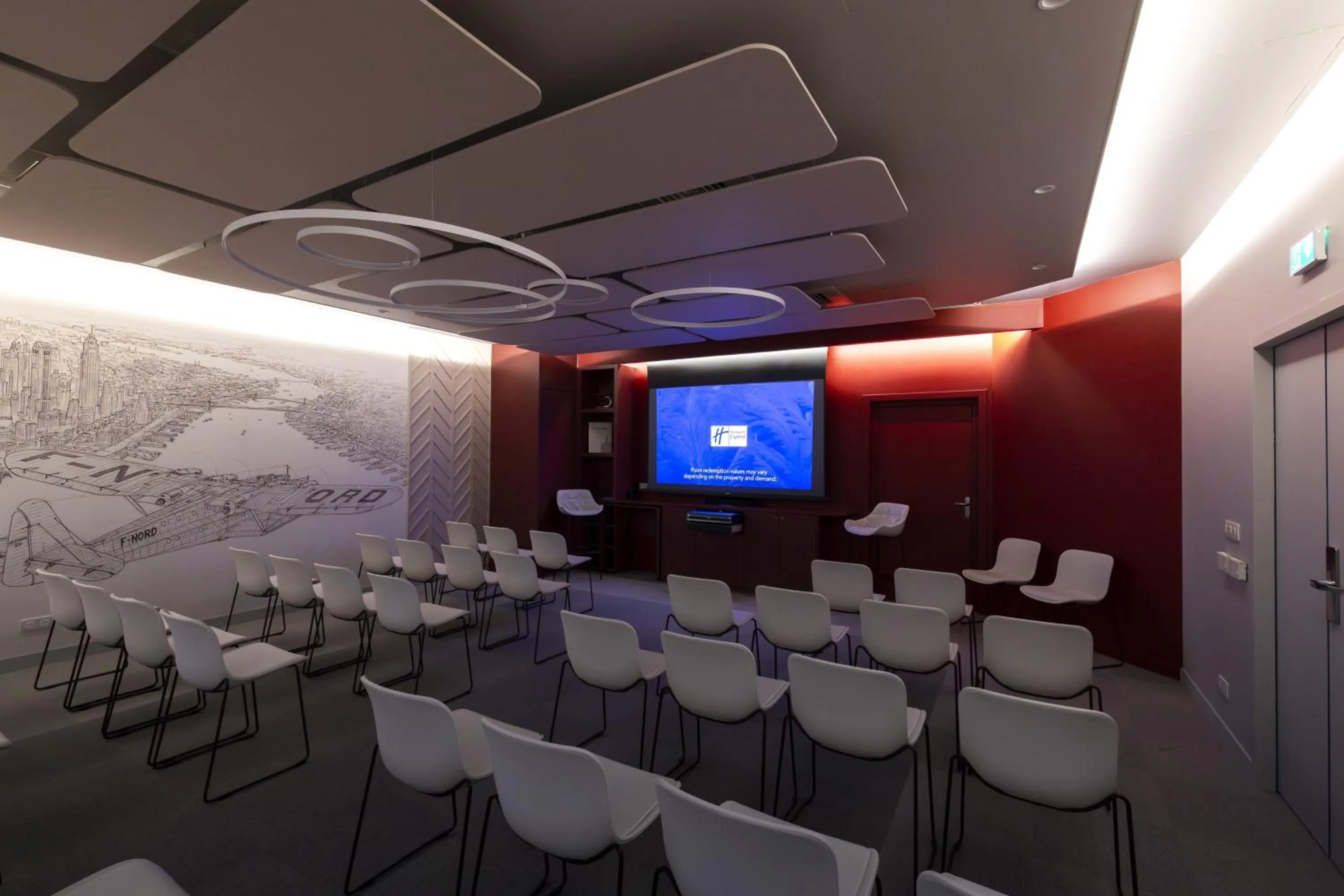 Meeting/conference room in Holiday Inn Express Arras by IHG