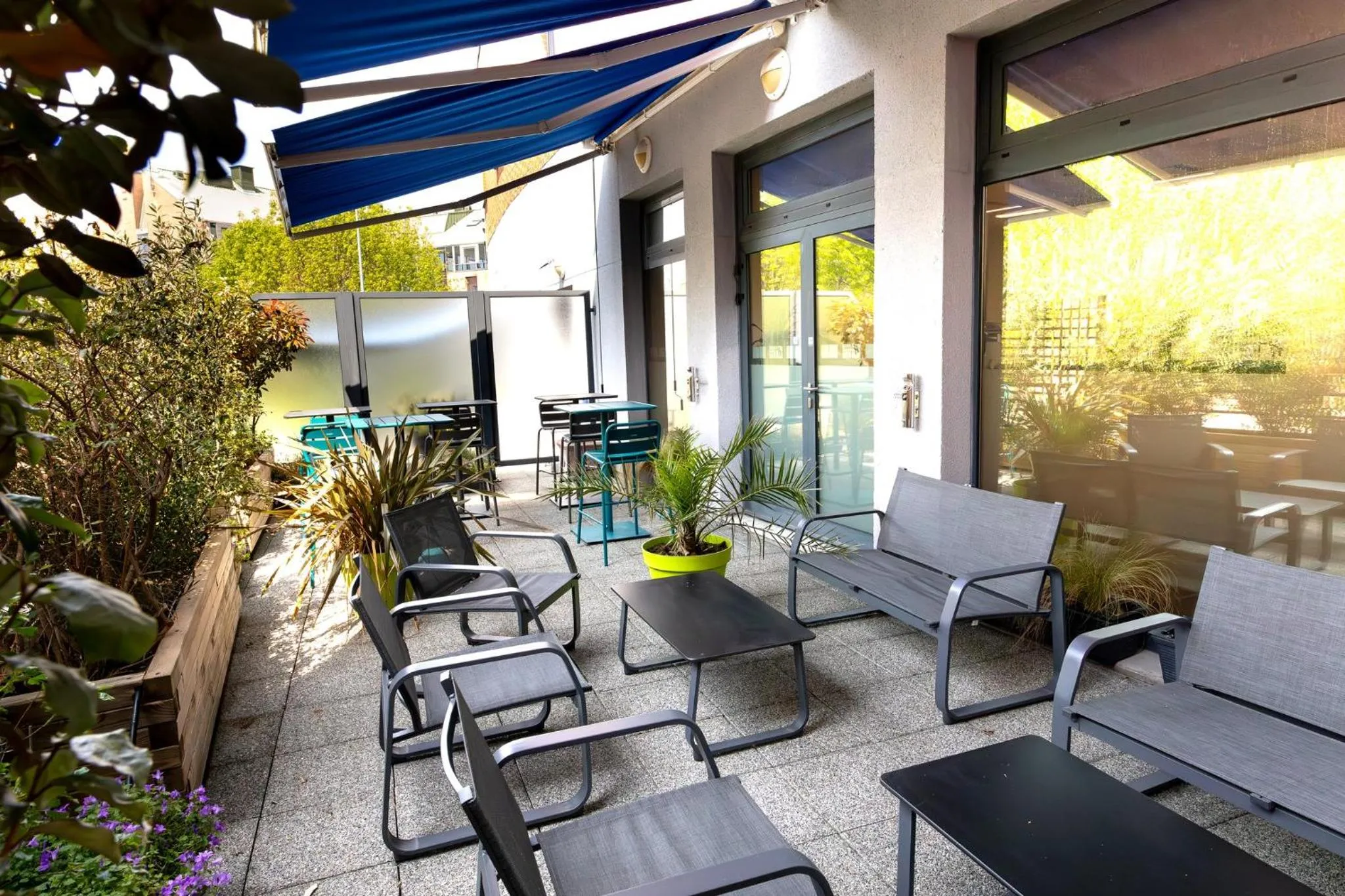 Lounge or bar in Holiday Inn Express Arras by IHG