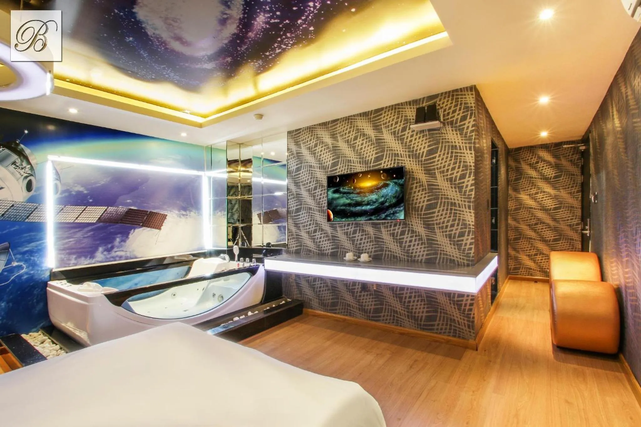 Living room, Bed in Collection O District 10 - Bonita Grand Hotel