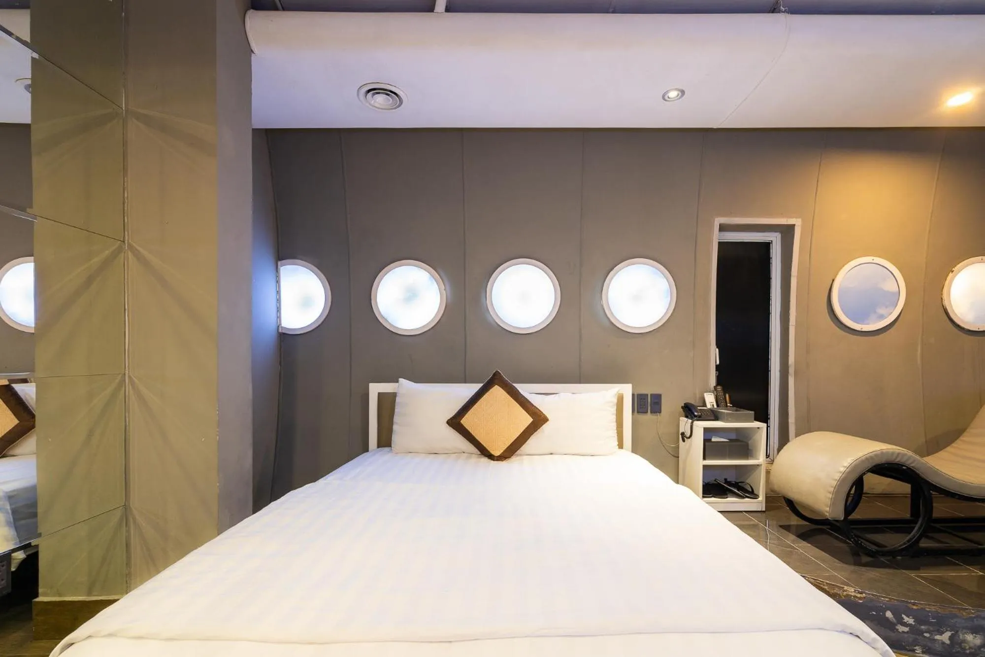 Photo of the whole room, Bed in Collection O District 10 - Bonita Grand Hotel