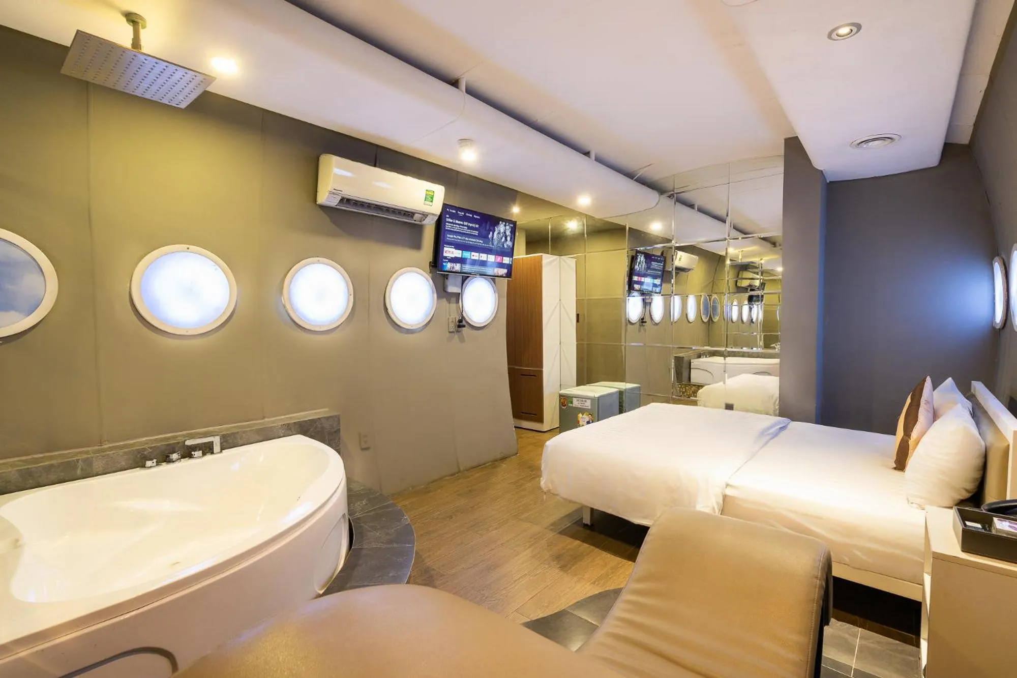 Photo of the whole room, Bed in Collection O District 10 - Bonita Grand Hotel