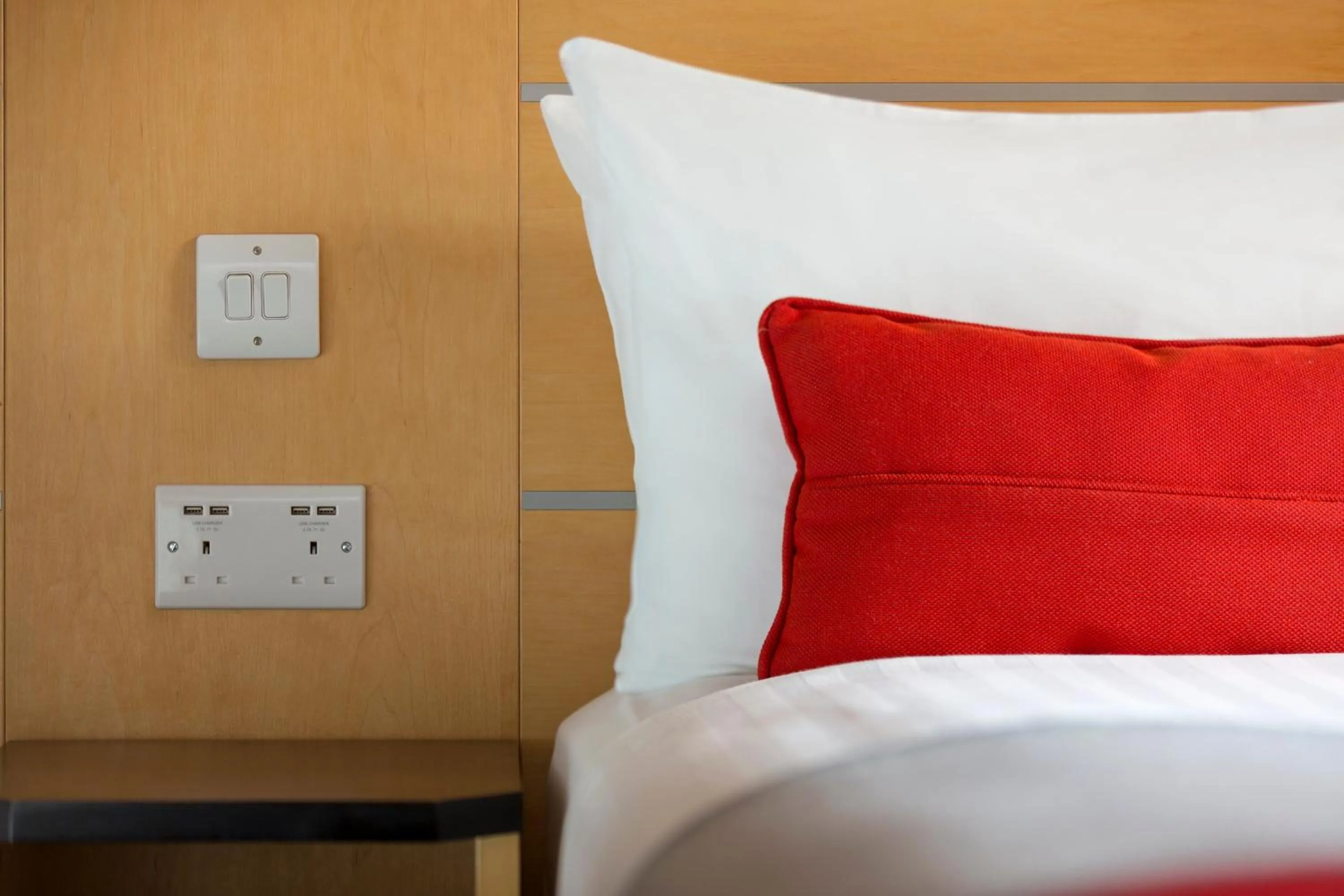 Photo of the whole room, Bed in Holiday Inn Express Park Royal by IHG