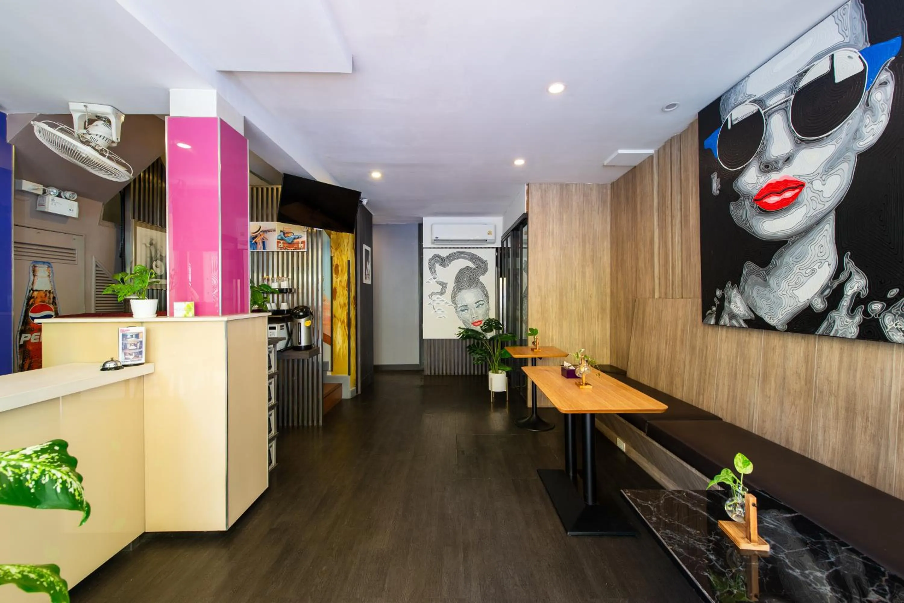 Property building in BB House Phra Athit บีบี เฮ้าส์ พระอาทิตย์