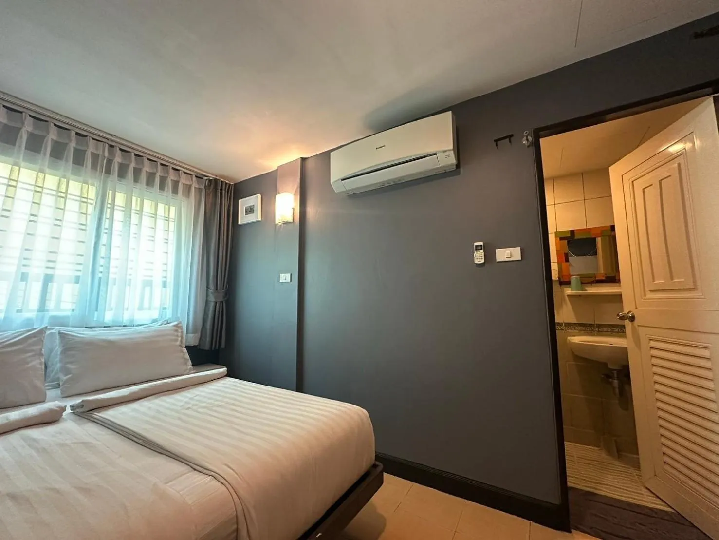 Facility for disabled guests, Bed in BB House Phra Athit