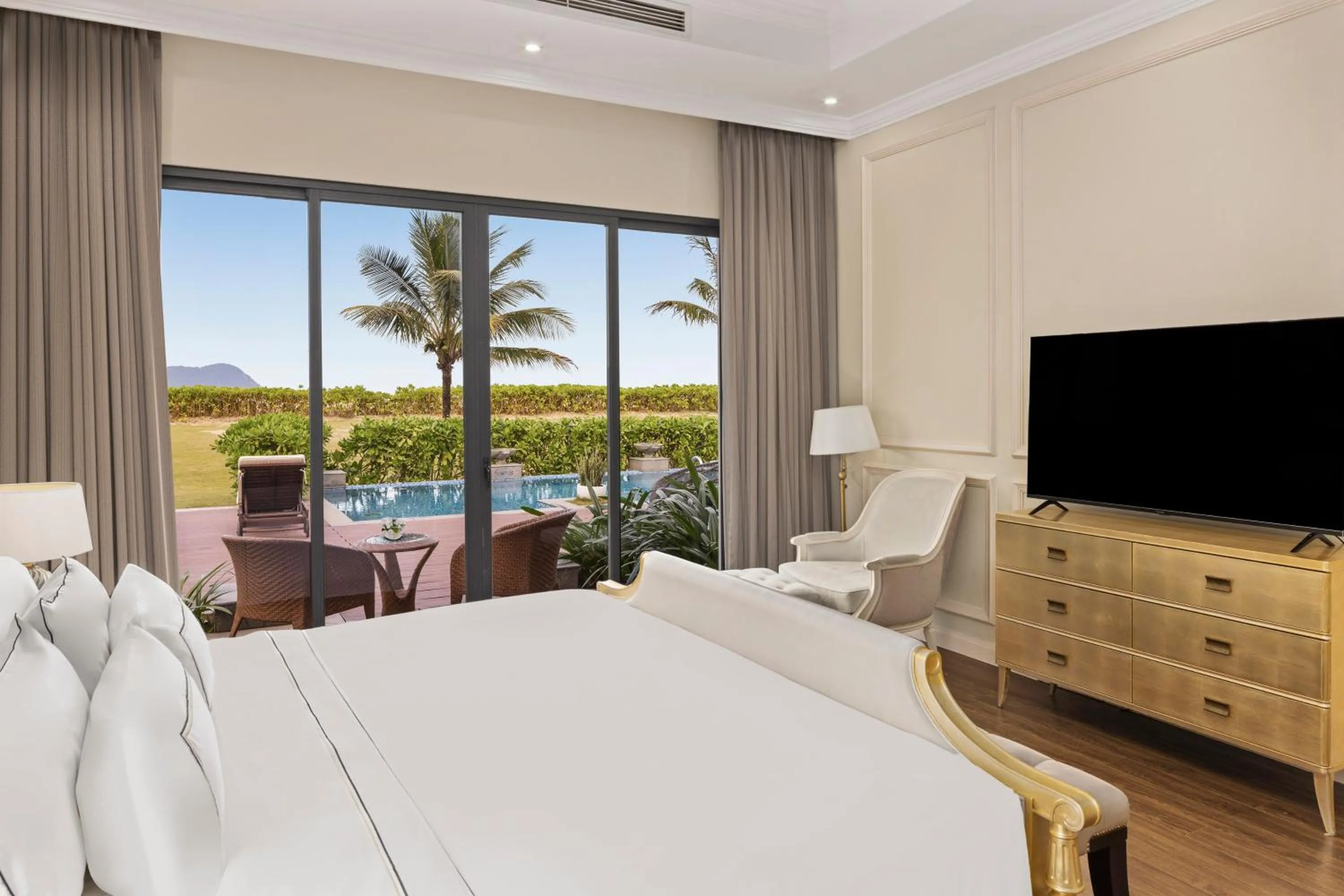 Bed in Vinpearl Cua Hoi, Affiliated by Melia