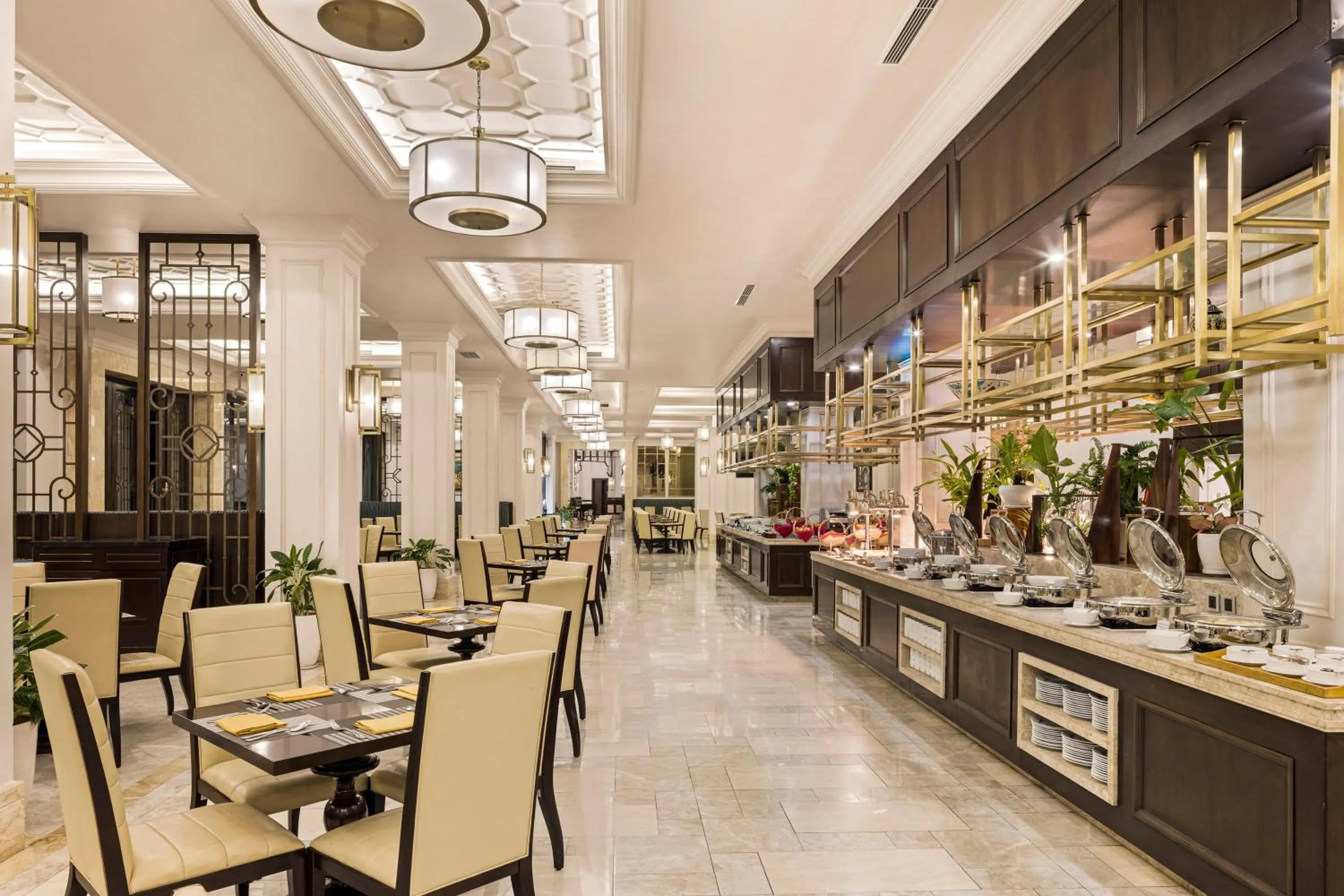 Restaurant/places to eat in Vinpearl Cua Hoi, Affiliated by Melia