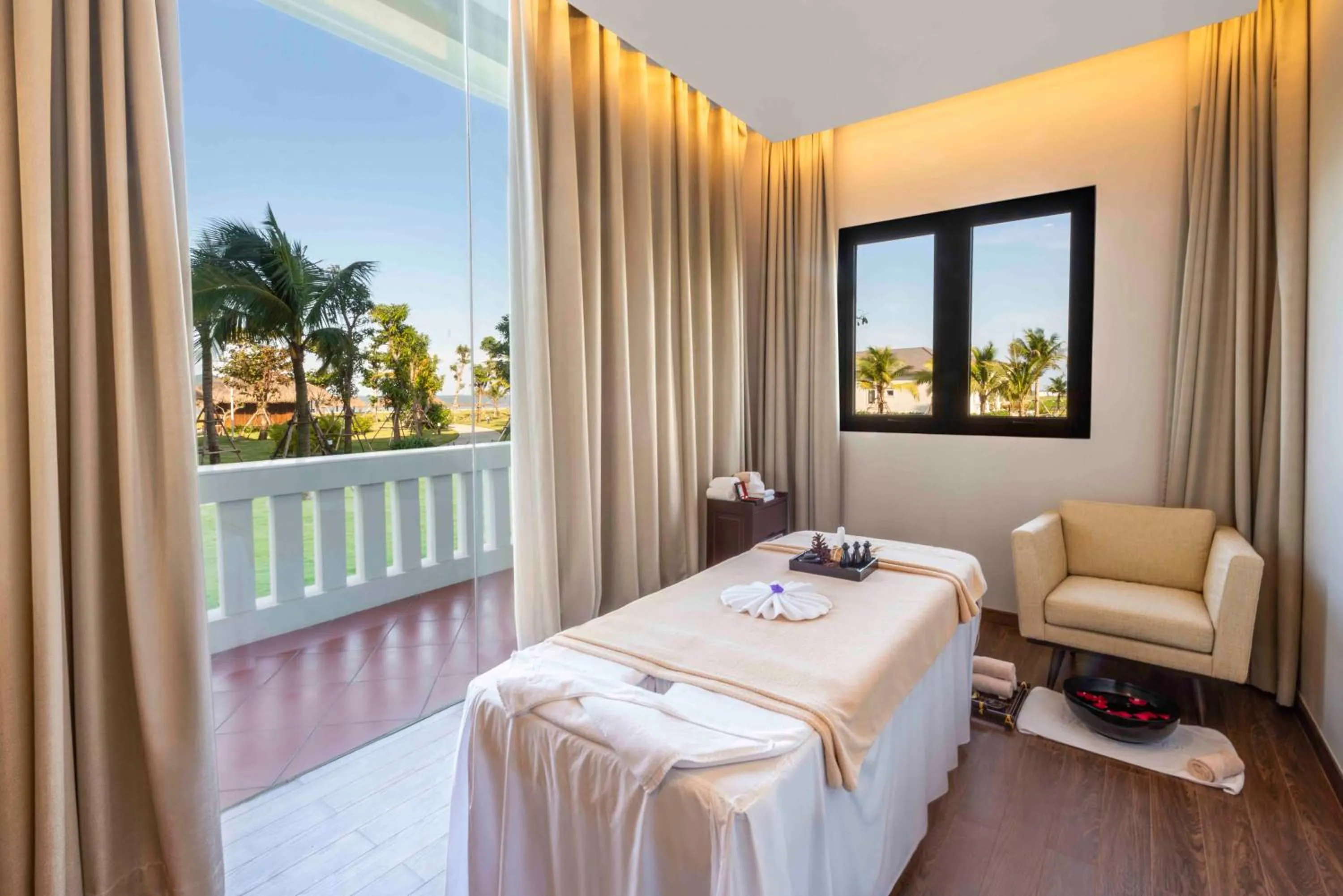Spa and wellness centre/facilities, Bed in Vinpearl Cua Hoi, Affiliated by Melia
