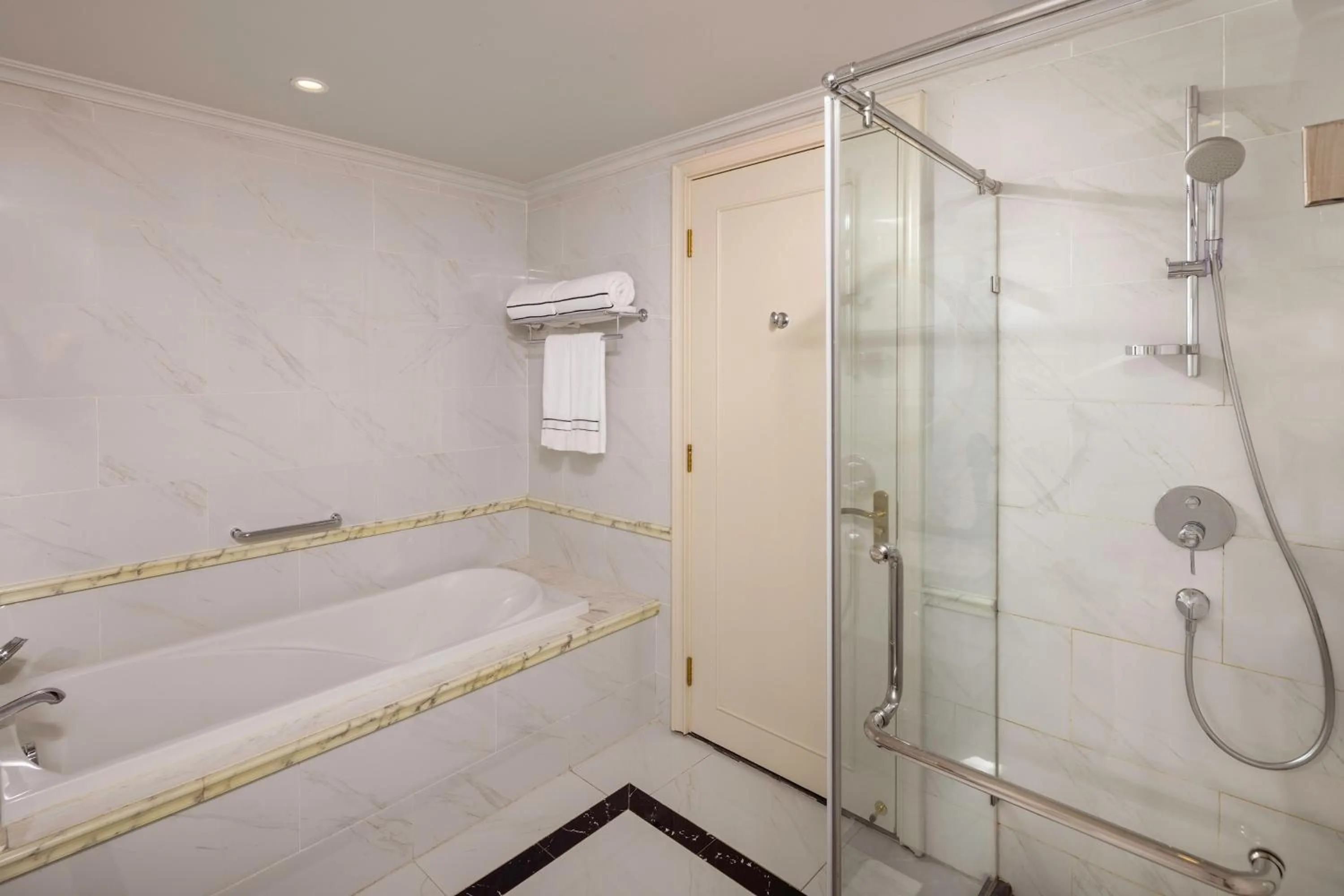 Shower in Vinpearl Cua Hoi, Affiliated by Melia