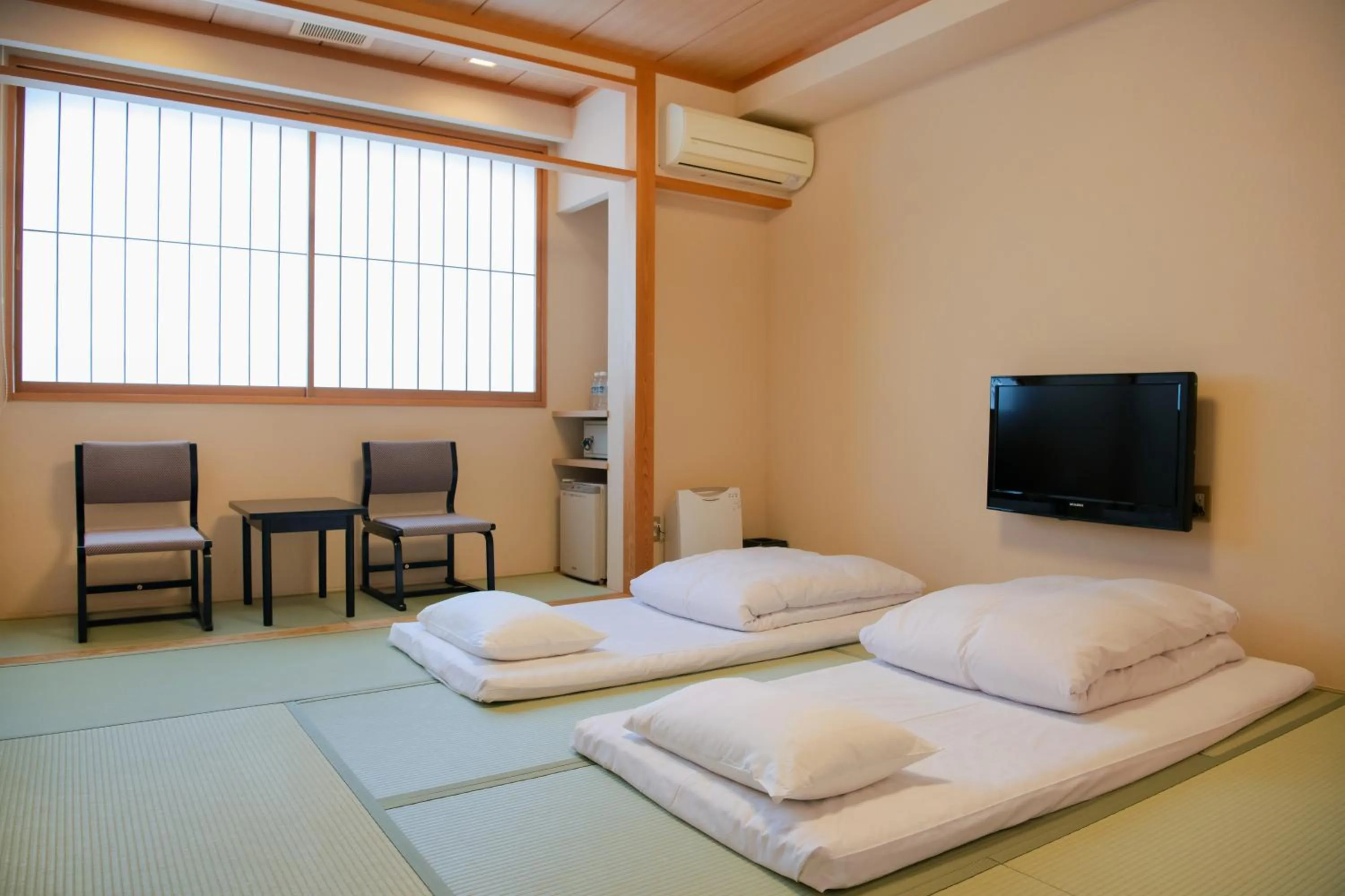 Photo of the whole room, Bed in Yuno Yado Shoei