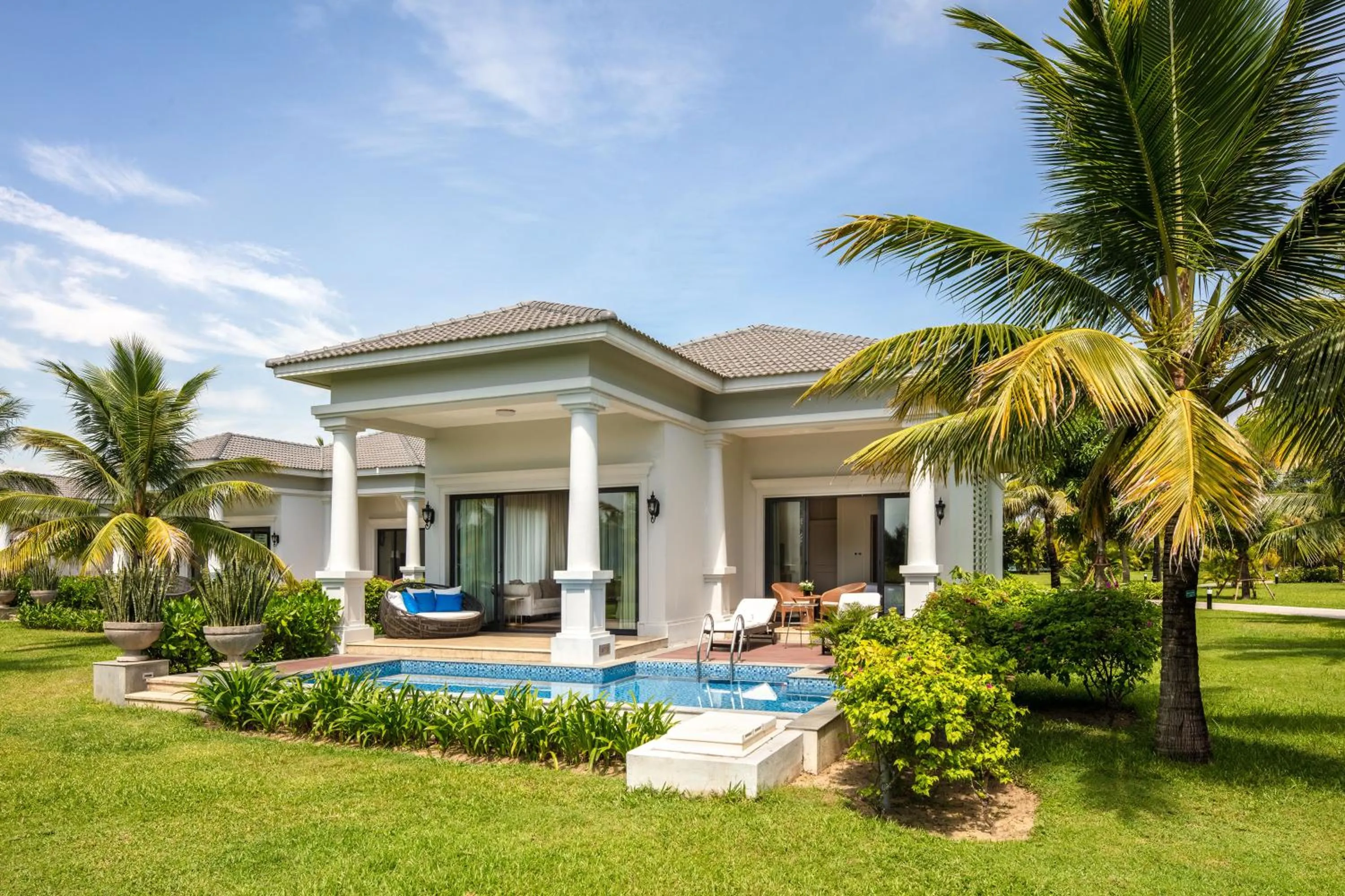 Facade/entrance in Meliá Vinpearl Cua Sot Beach Resort
